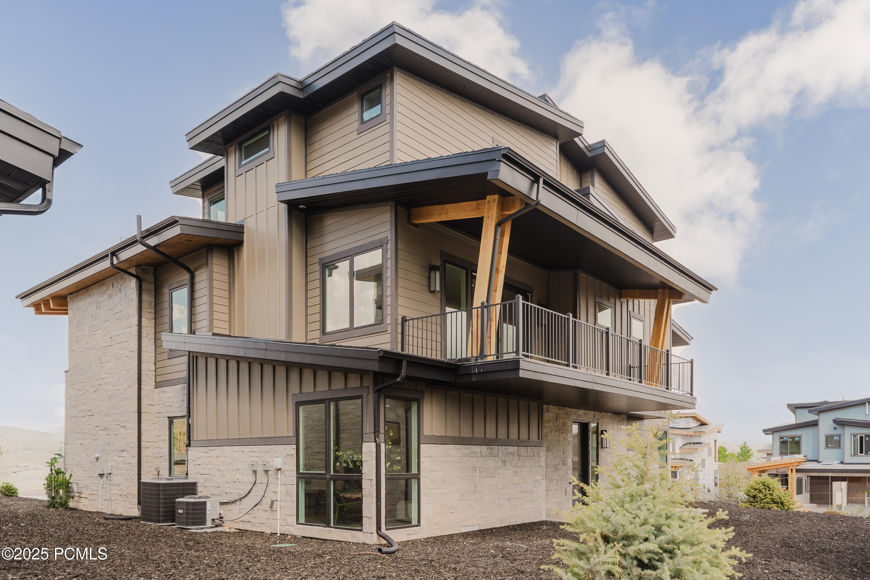 Mayflower Mountain, Utah 84032, United States, 5 Bedrooms Bedrooms, ,7 BathroomsBathrooms,Residential,Pending,58821