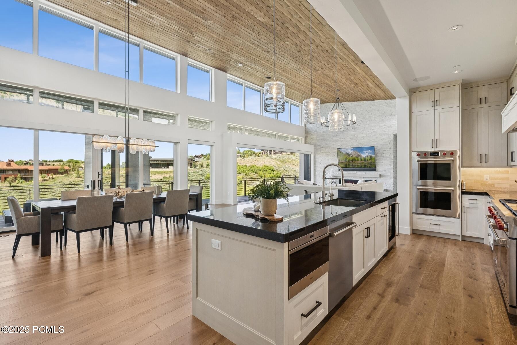 Park City, Utah 84098, United States, 4 Bedrooms Bedrooms, ,6 BathroomsBathrooms,Residential,Active,2567