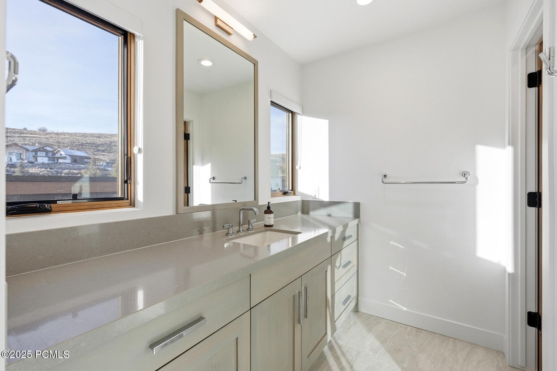 Park City, Utah 84098, United States, 3 Bedrooms Bedrooms, ,4 BathroomsBathrooms,Residential,Active,254374