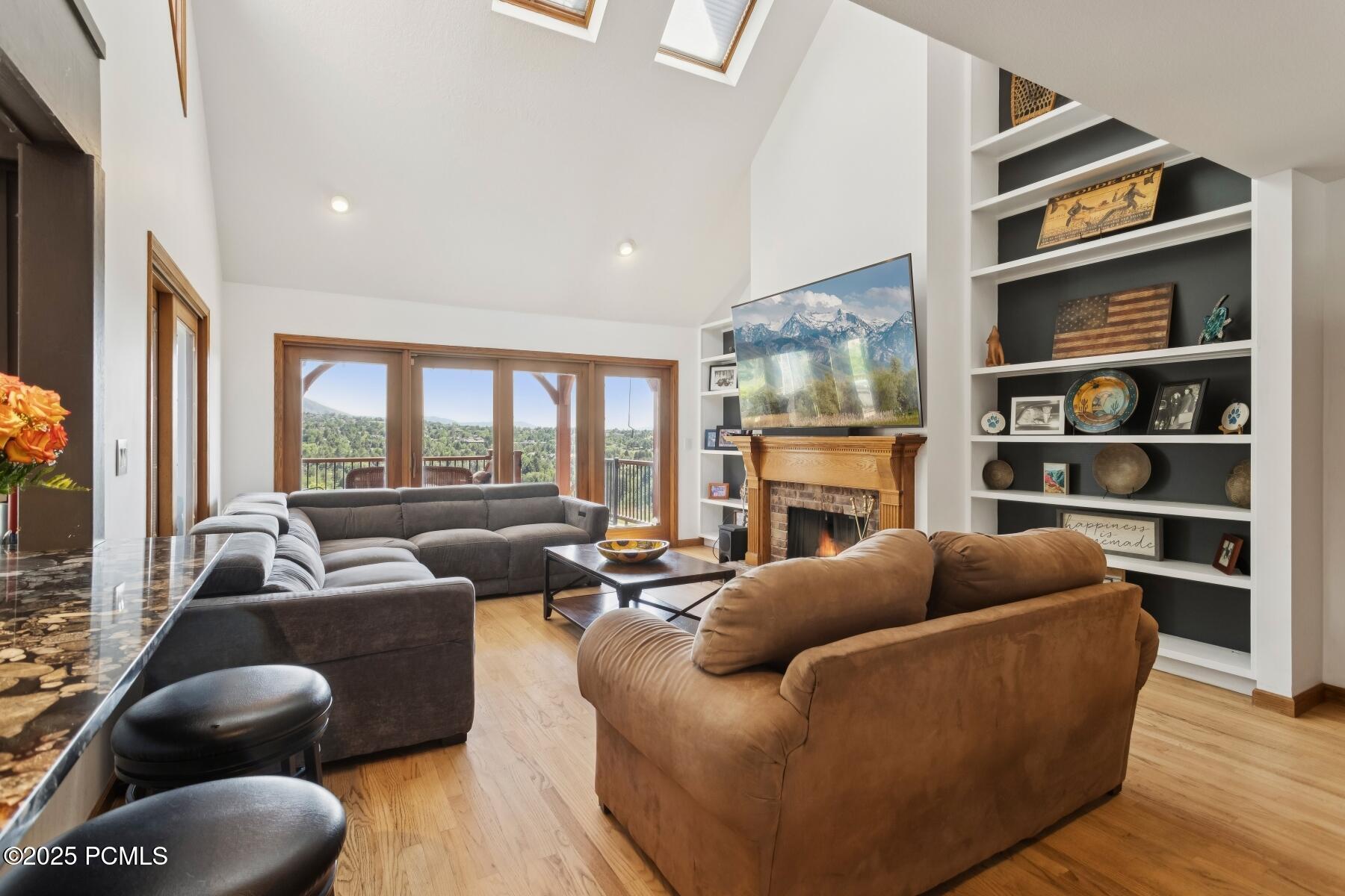 Cottonwood Heights, Utah 84093, United States, 5 Bedrooms Bedrooms, ,4 BathroomsBathrooms,Residential,Active,181107