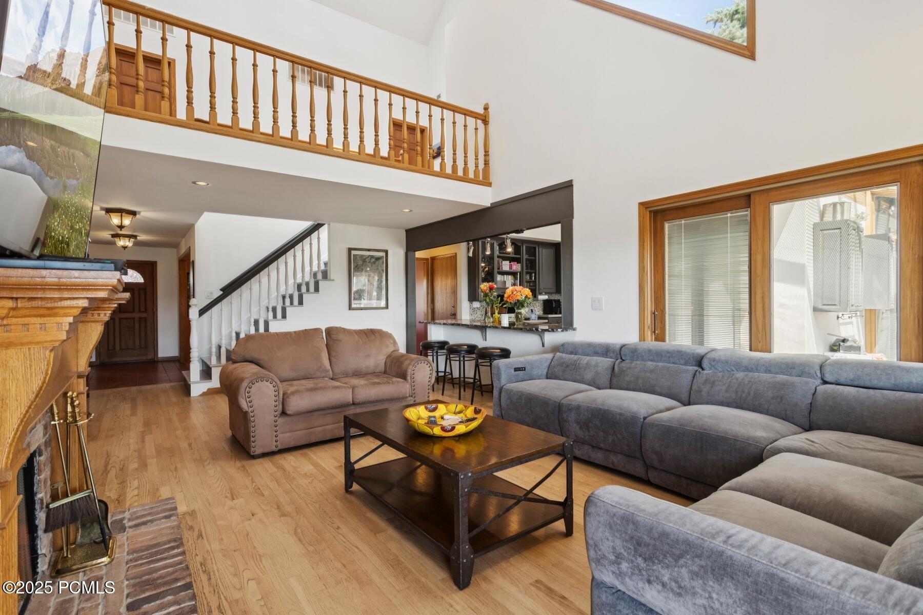 Cottonwood Heights, Utah 84093, United States, 5 Bedrooms Bedrooms, ,4 BathroomsBathrooms,Residential,Active,181107