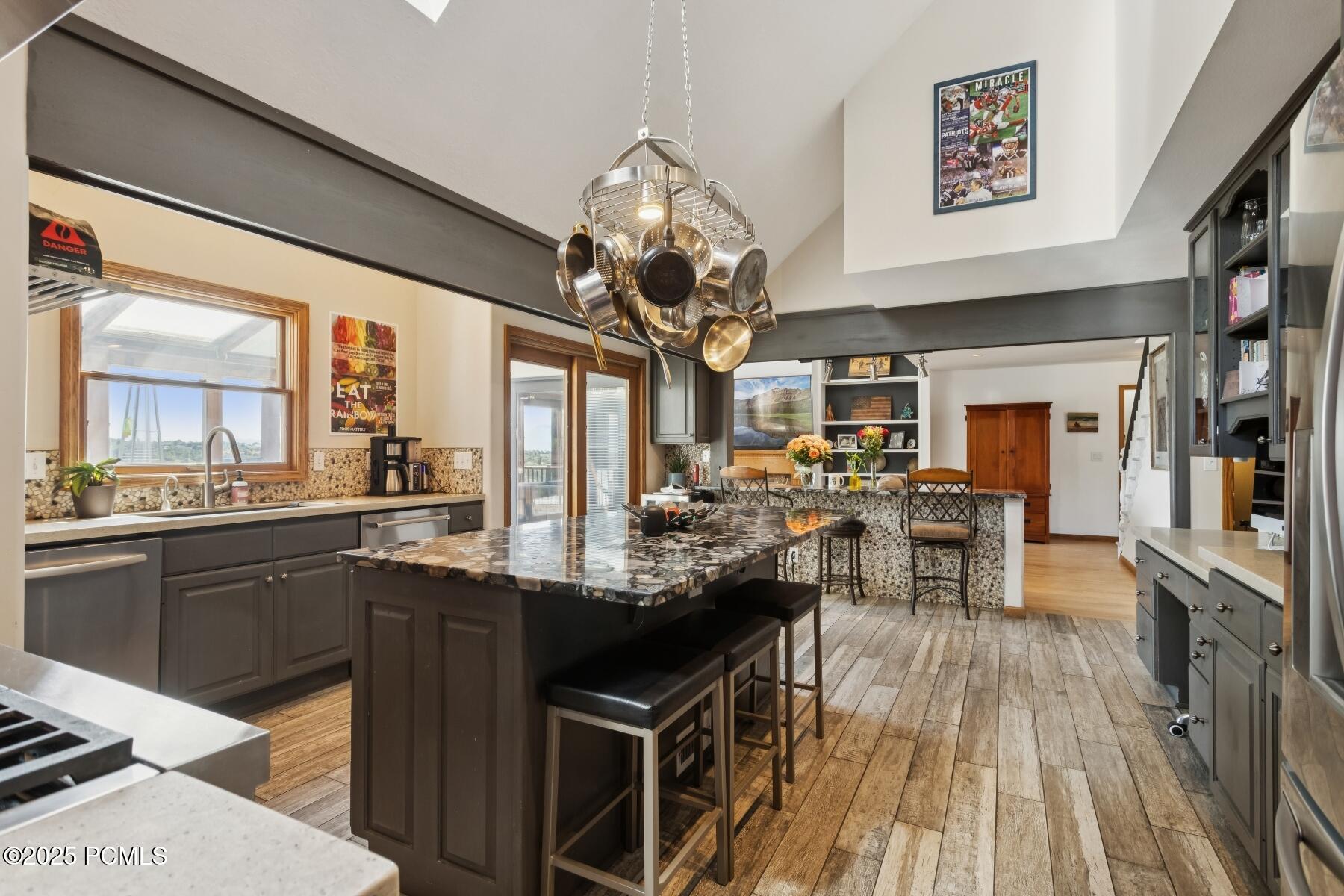 Cottonwood Heights, Utah 84093, United States, 5 Bedrooms Bedrooms, ,4 BathroomsBathrooms,Residential,Active,181107