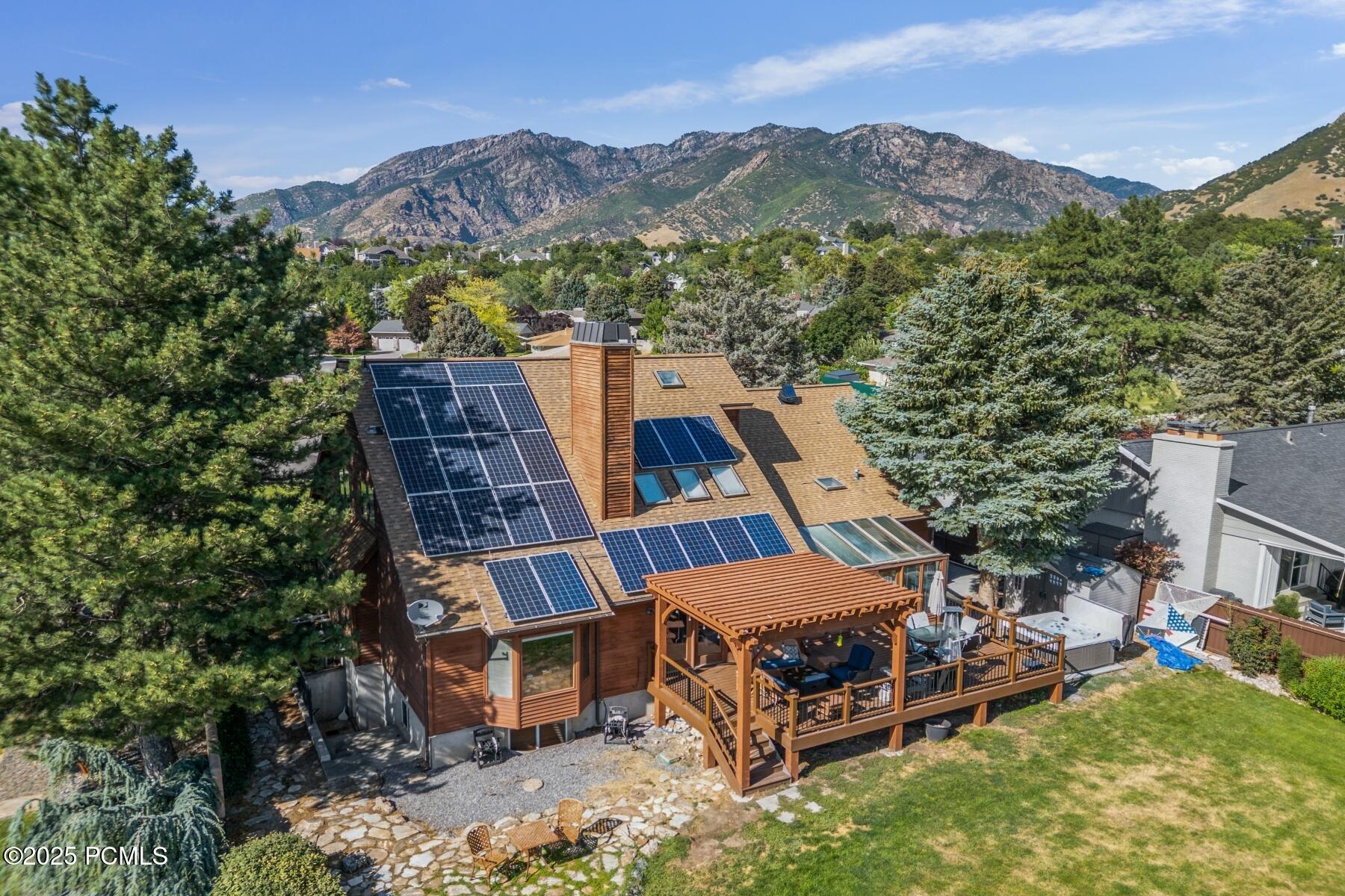 Cottonwood Heights, Utah 84093, United States, 5 Bedrooms Bedrooms, ,4 BathroomsBathrooms,Residential,Active,181107