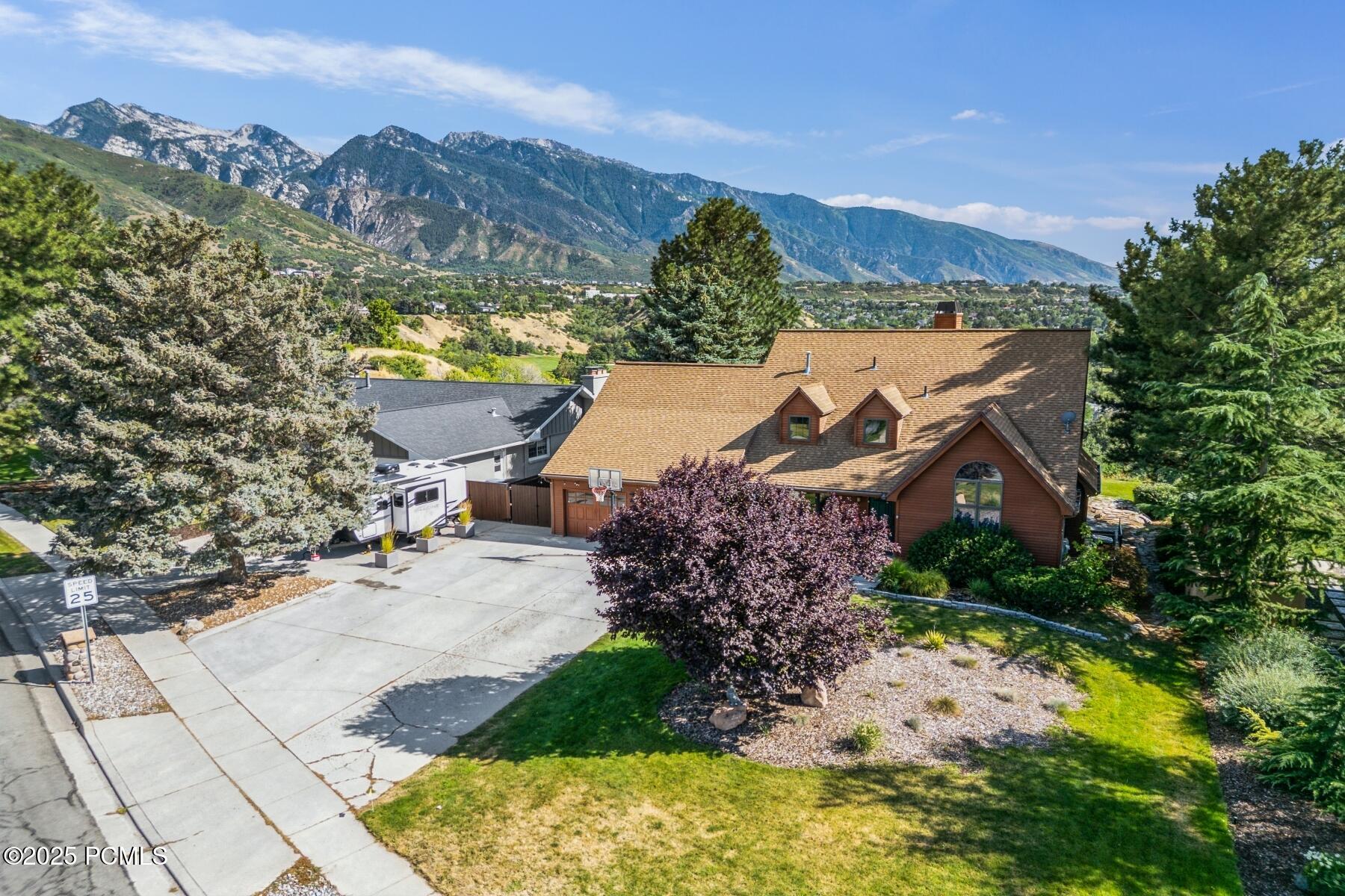 Cottonwood Heights, Utah 84093, United States, 5 Bedrooms Bedrooms, ,4 BathroomsBathrooms,Residential,Active,181107