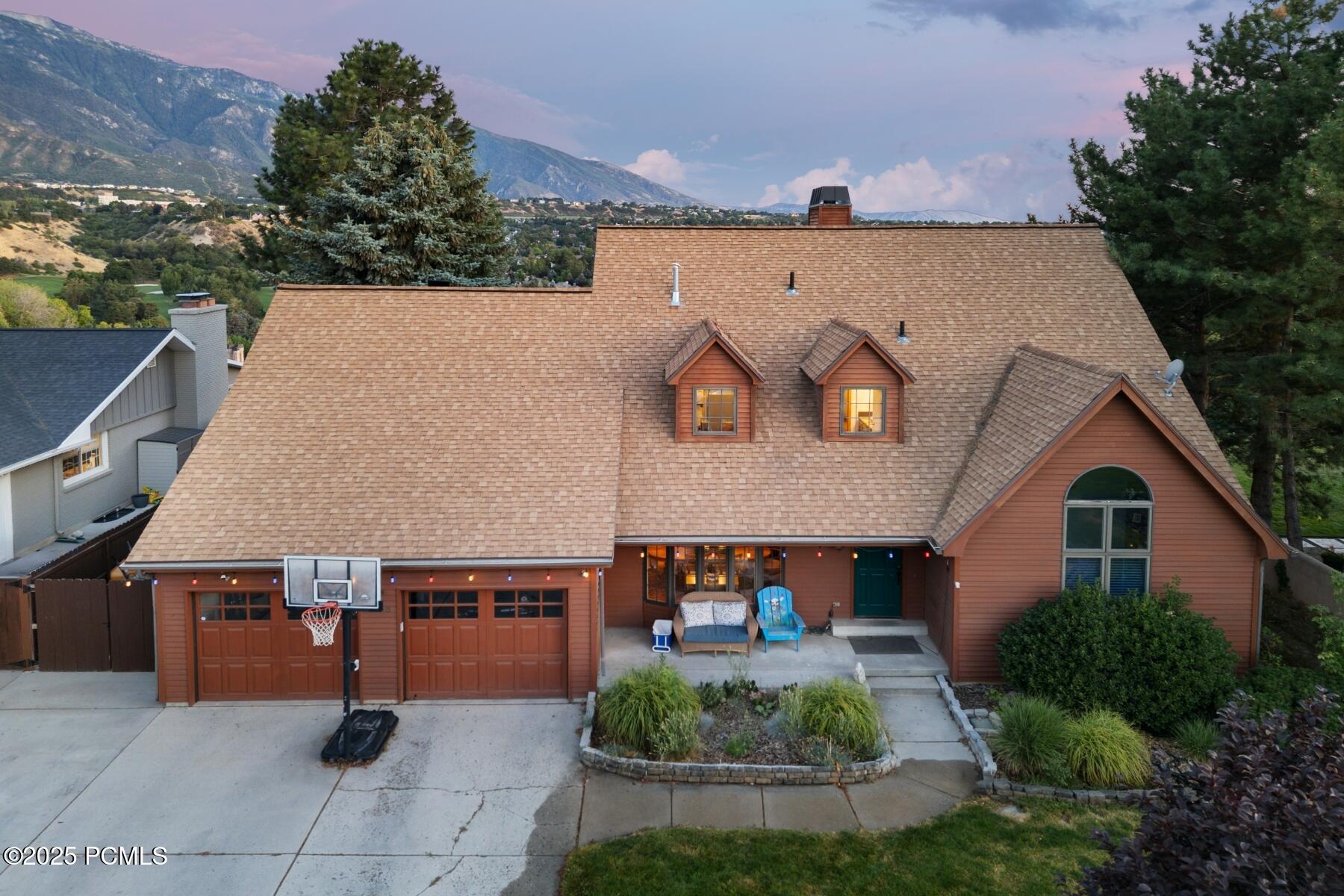 Cottonwood Heights, Utah 84093, United States, 5 Bedrooms Bedrooms, ,4 BathroomsBathrooms,Residential,Active,181107