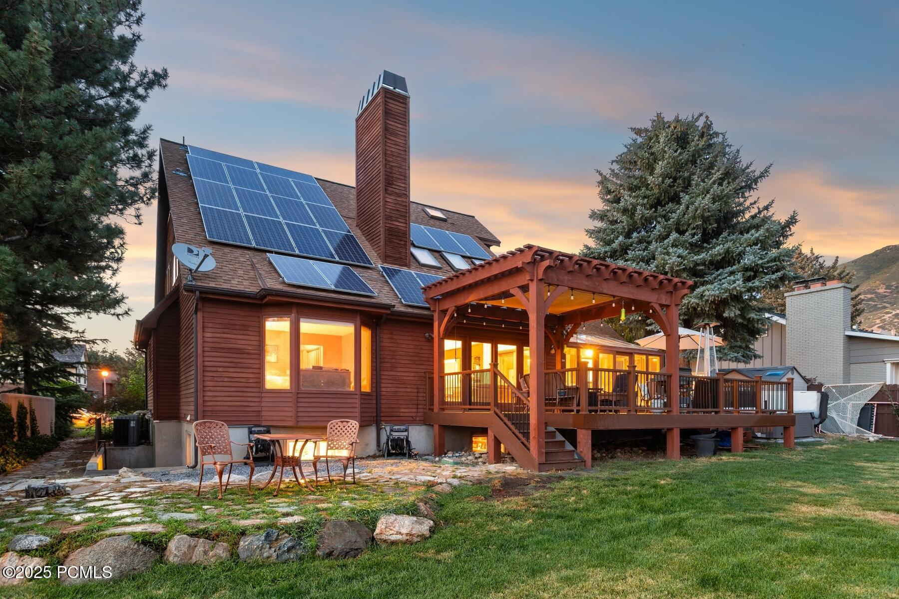 Cottonwood Heights, Utah 84093, United States, 5 Bedrooms Bedrooms, ,4 BathroomsBathrooms,Residential,Active,181107