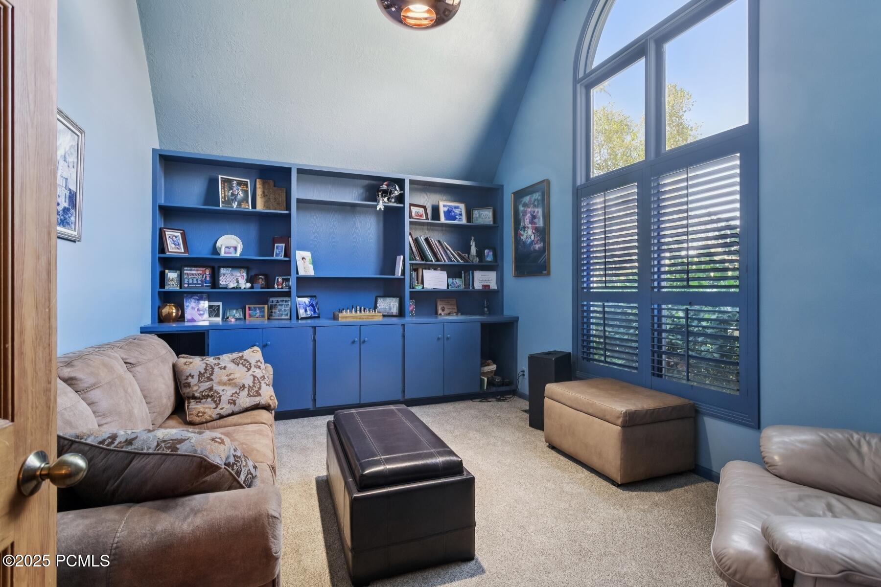 Cottonwood Heights, Utah 84093, United States, 5 Bedrooms Bedrooms, ,4 BathroomsBathrooms,Residential,Active,181107