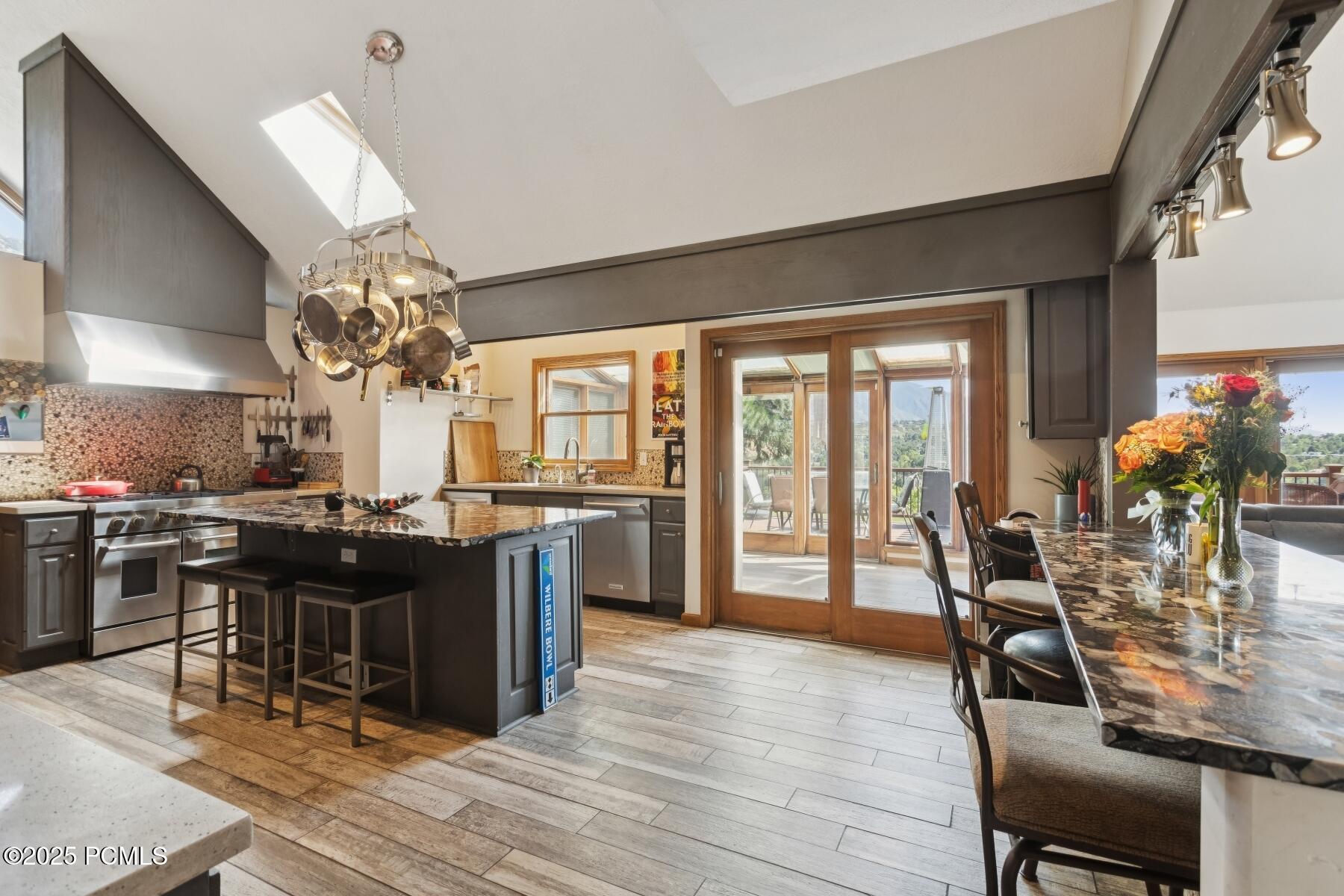 Cottonwood Heights, Utah 84093, United States, 5 Bedrooms Bedrooms, ,4 BathroomsBathrooms,Residential,Active,181107