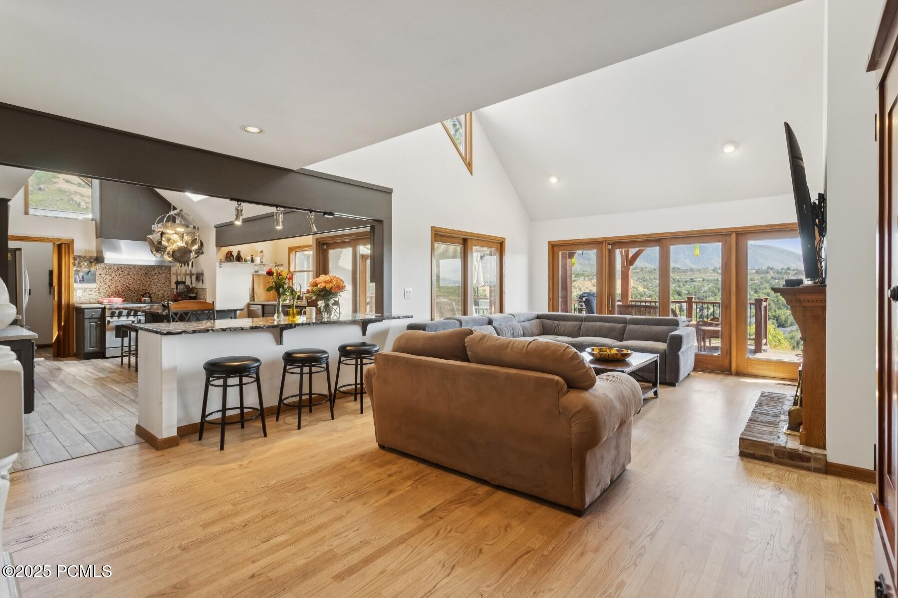 Cottonwood Heights, Utah 84093, United States, 5 Bedrooms Bedrooms, ,4 BathroomsBathrooms,Residential,Active,181107