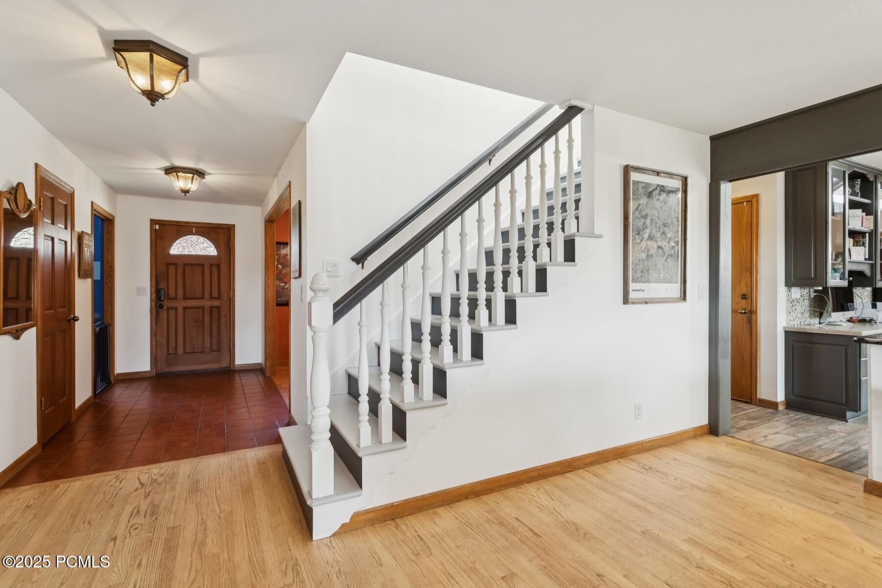 Cottonwood Heights, Utah 84093, United States, 5 Bedrooms Bedrooms, ,4 BathroomsBathrooms,Residential,Active,181107