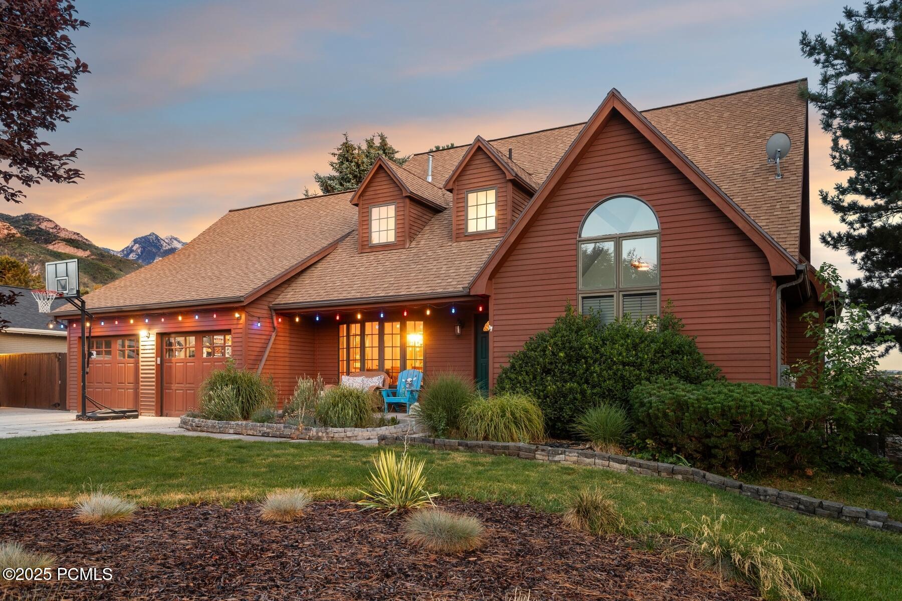 Cottonwood Heights, Utah 84093, United States, 5 Bedrooms Bedrooms, ,4 BathroomsBathrooms,Residential,Active,181107