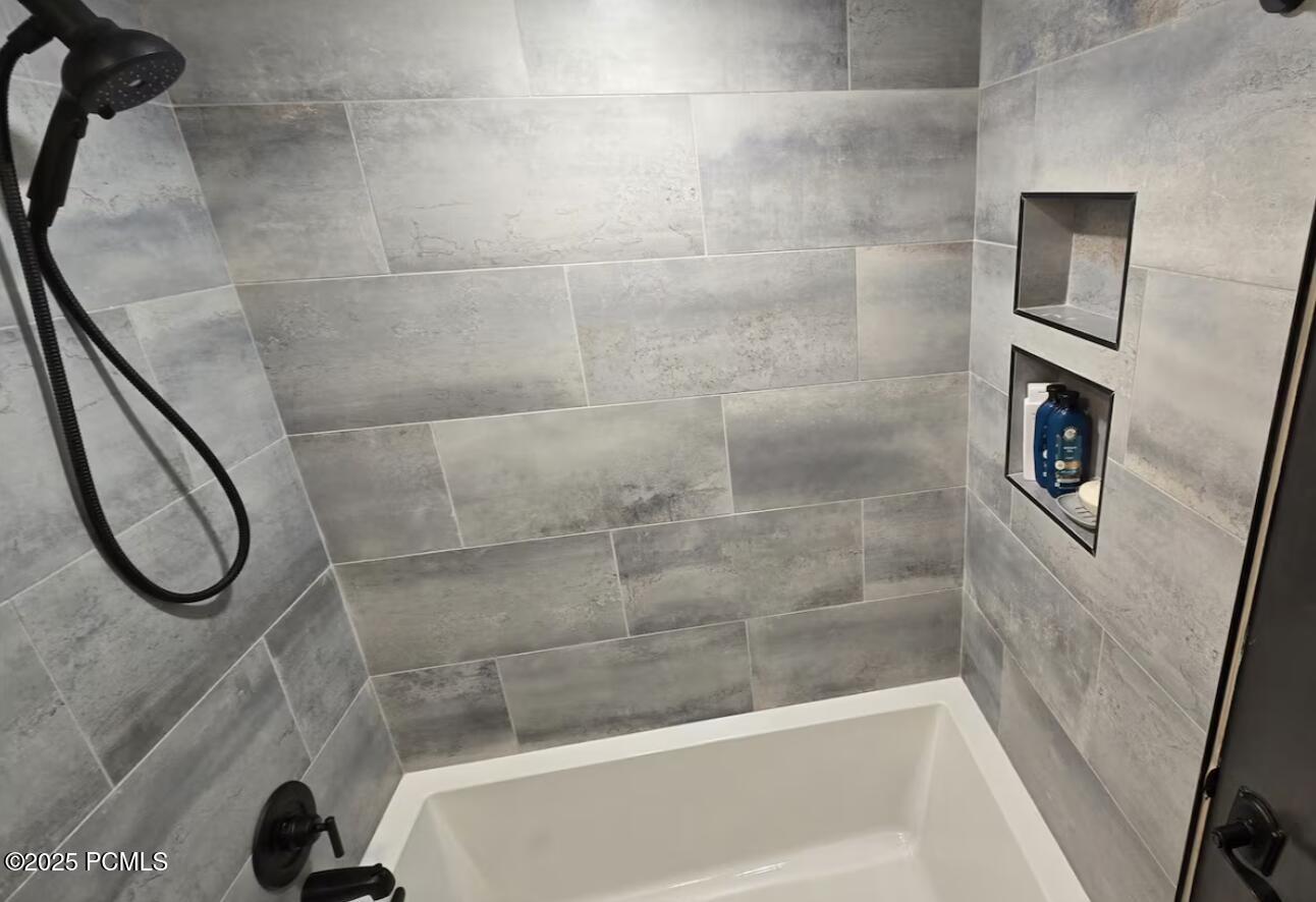 Park City, Utah 84060, United States, 2 Bedrooms Bedrooms, ,3 BathroomsBathrooms,Residential,Active,107642