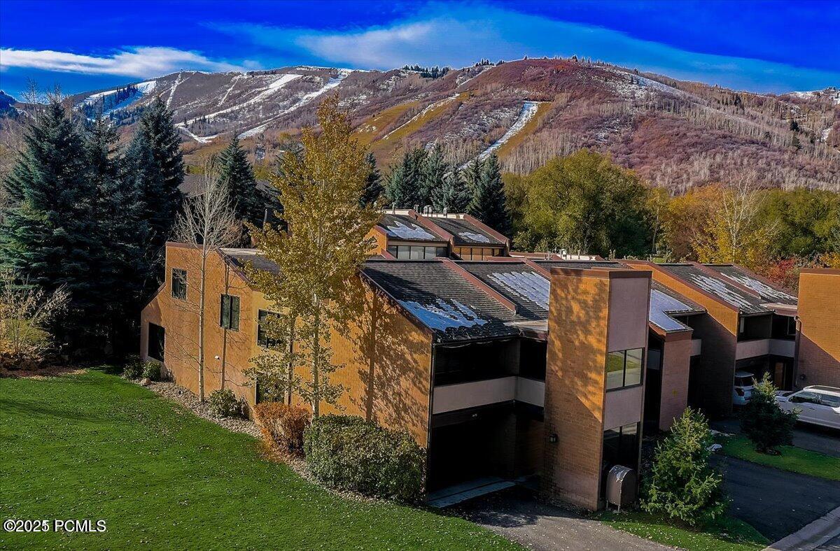 Park City, Utah 84060, United States, 2 Bedrooms Bedrooms, ,3 BathroomsBathrooms,Residential,Active,107642