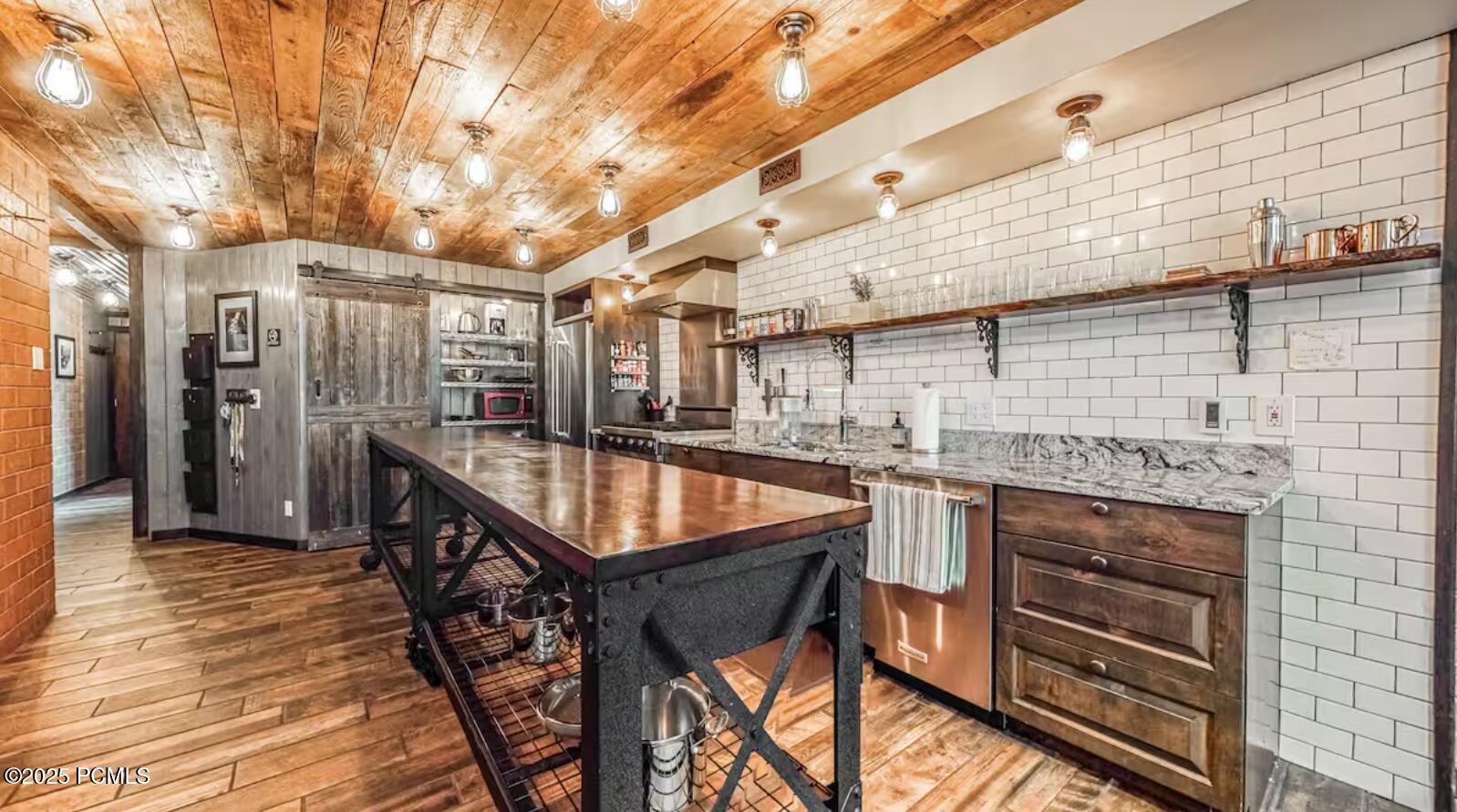 Park City, Utah 84060, United States, 2 Bedrooms Bedrooms, ,3 BathroomsBathrooms,Residential,Active,107642