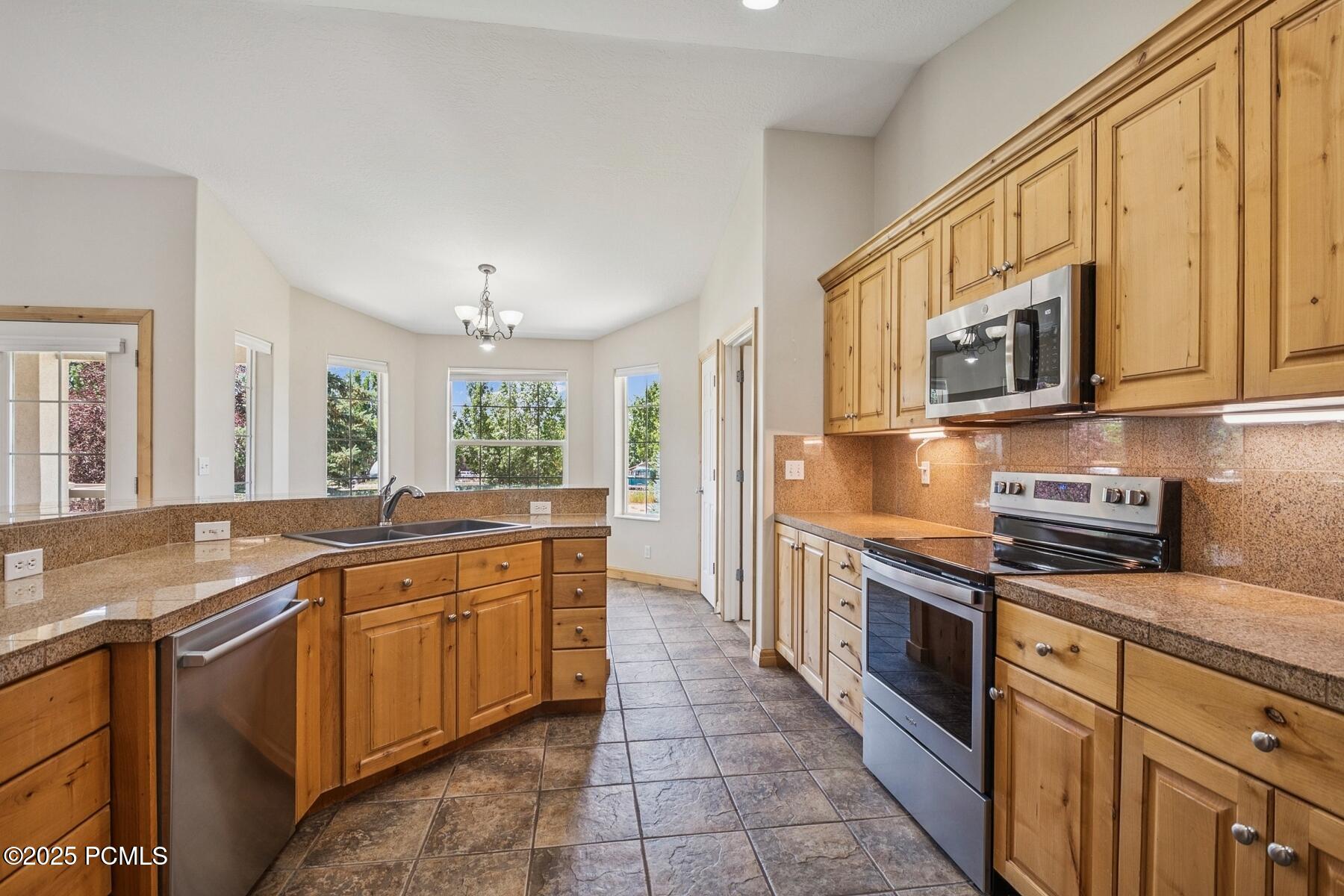 Heber City, Utah 84032, United States, 6 Bedrooms Bedrooms, ,4 BathroomsBathrooms,Residential,Active,168075