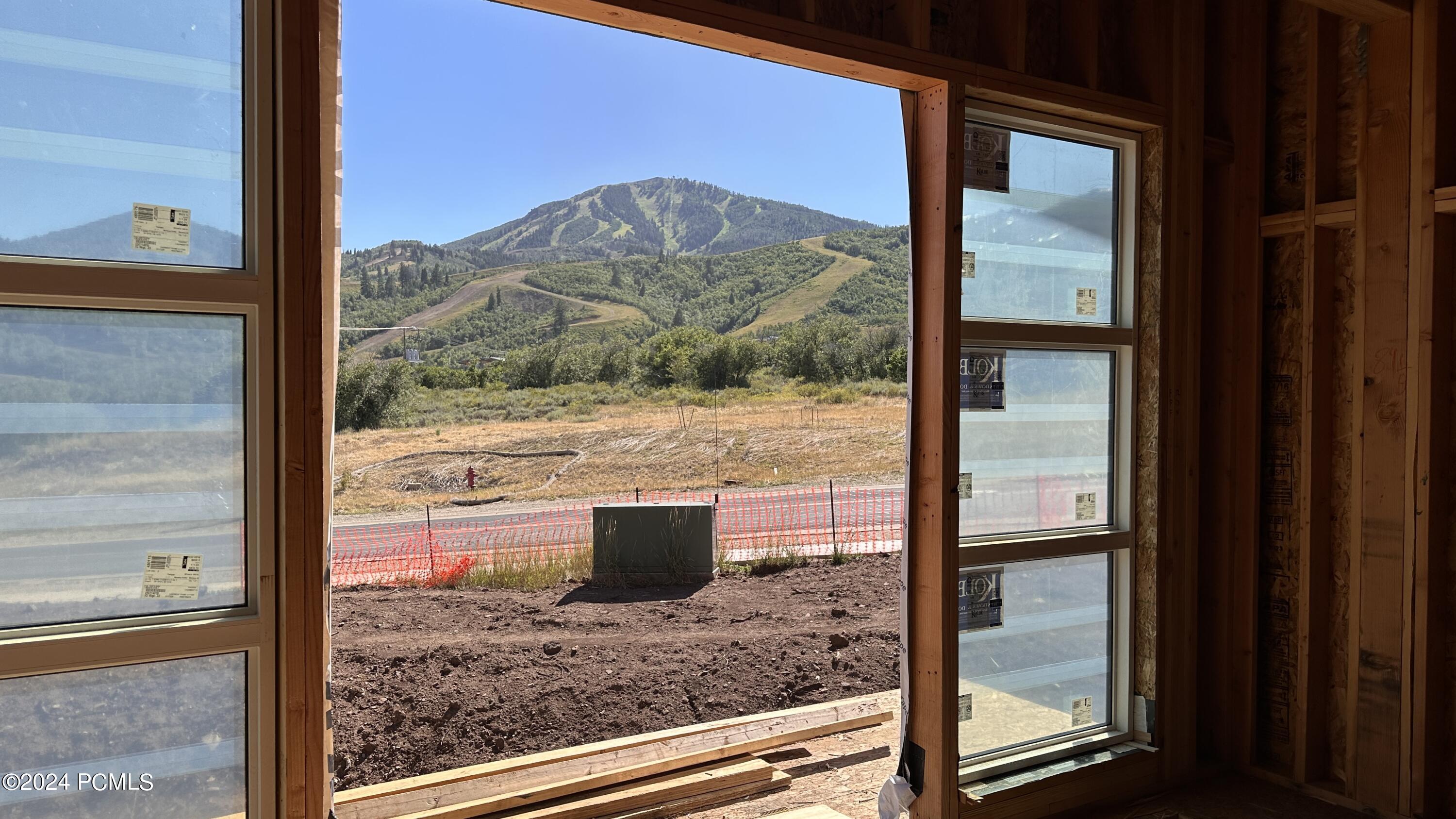 Mayflower Mountain, Utah 84032, United States, 5 Bedrooms Bedrooms, ,6 BathroomsBathrooms,Residential,Pending,58816