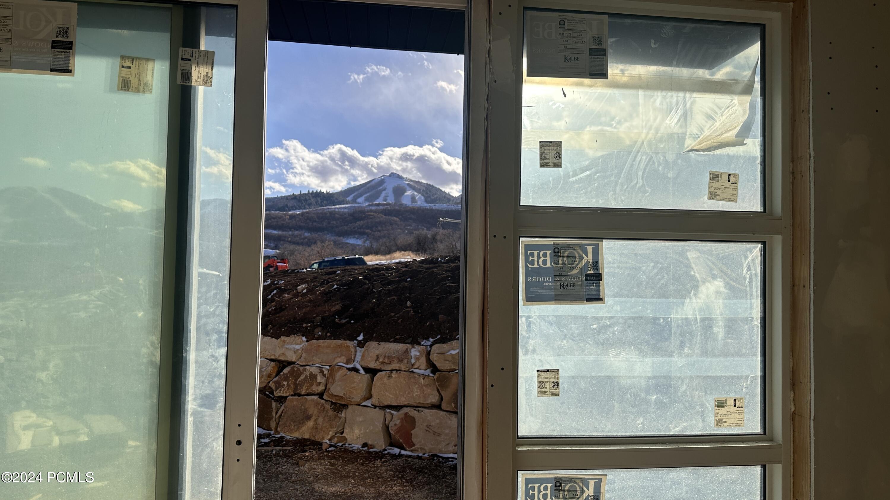 Mayflower Mountain, Utah 84032, United States, 5 Bedrooms Bedrooms, ,6 BathroomsBathrooms,Residential,Pending,58816