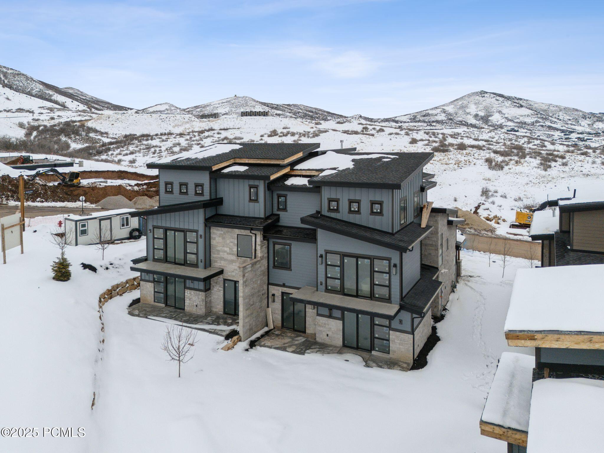 Mayflower Mountain, Utah 84032, United States, 5 Bedrooms Bedrooms, ,6 BathroomsBathrooms,Residential,Pending,58816