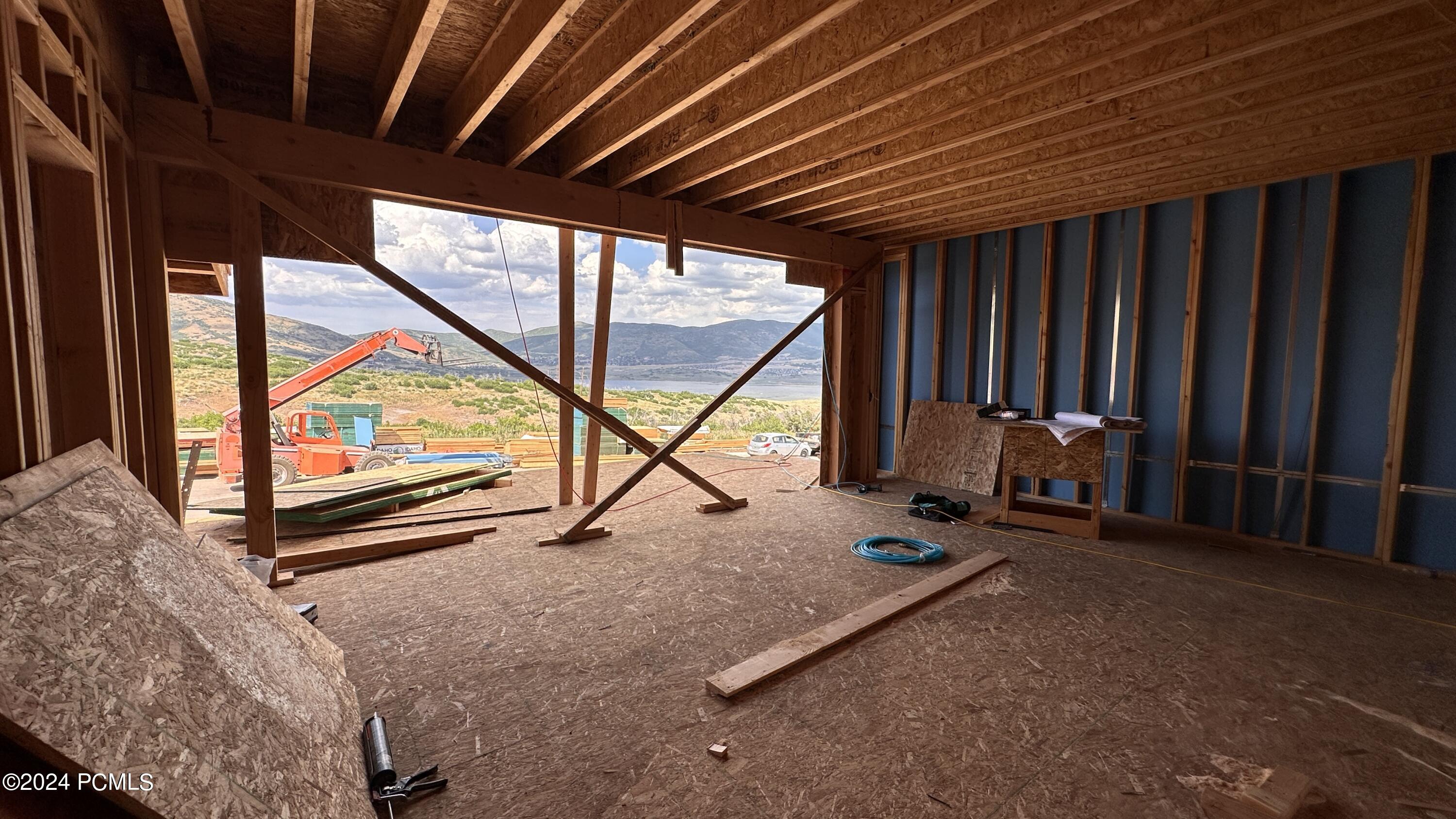 Mayflower Mountain, Utah 84032, United States, 5 Bedrooms Bedrooms, ,6 BathroomsBathrooms,Residential,Pending,58816