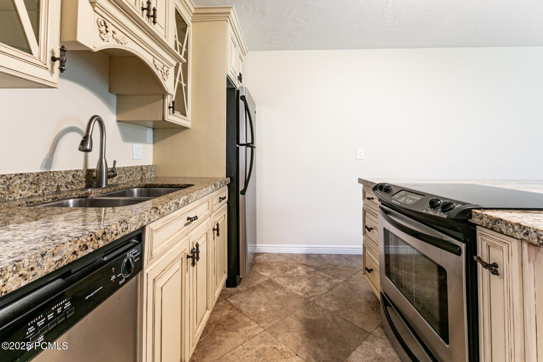 Park City, Utah 84060, United States, 2 Bedrooms Bedrooms, ,2 BathroomsBathrooms,Residential,Pending,158765