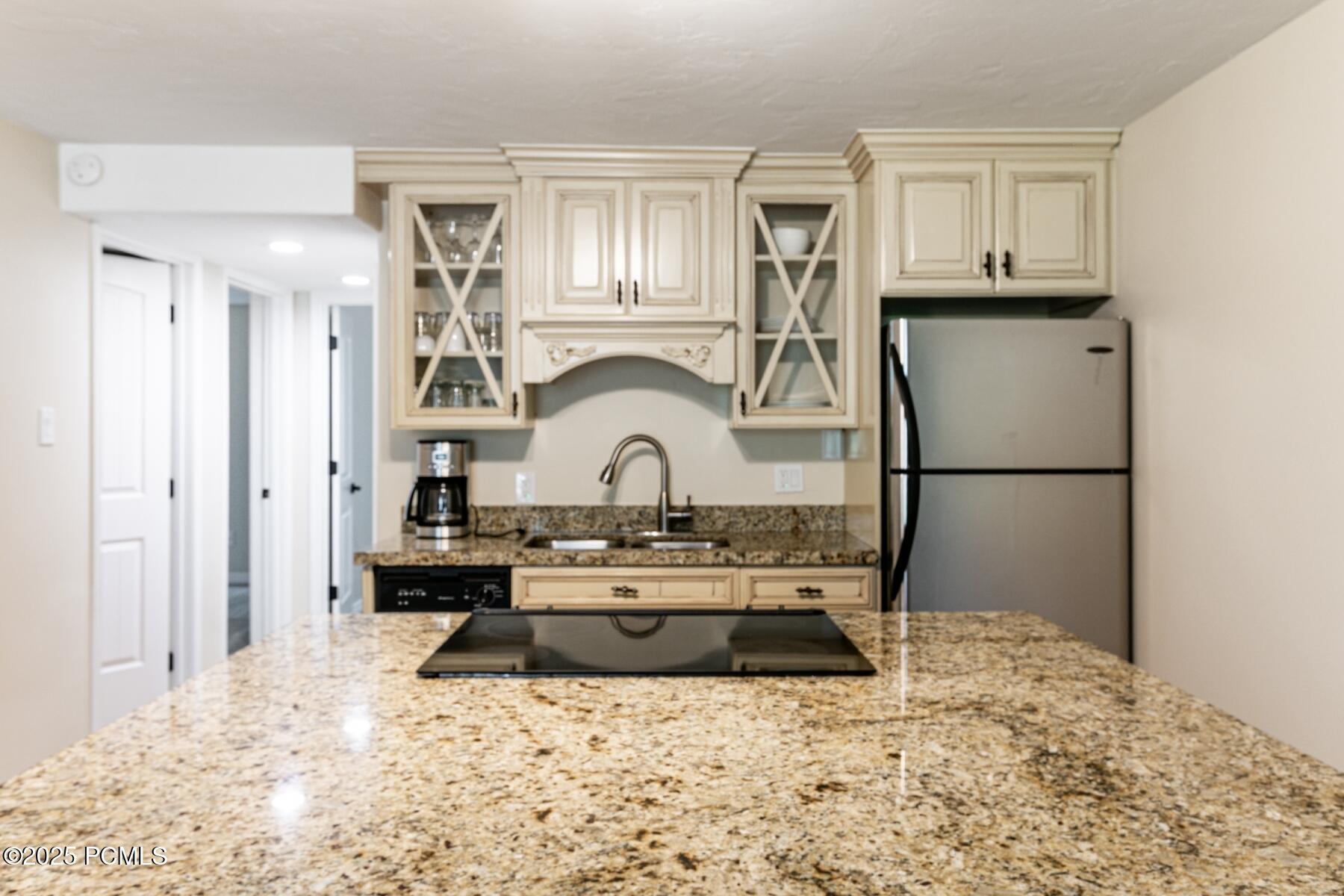 Park City, Utah 84060, United States, 2 Bedrooms Bedrooms, ,2 BathroomsBathrooms,Residential,Pending,158765