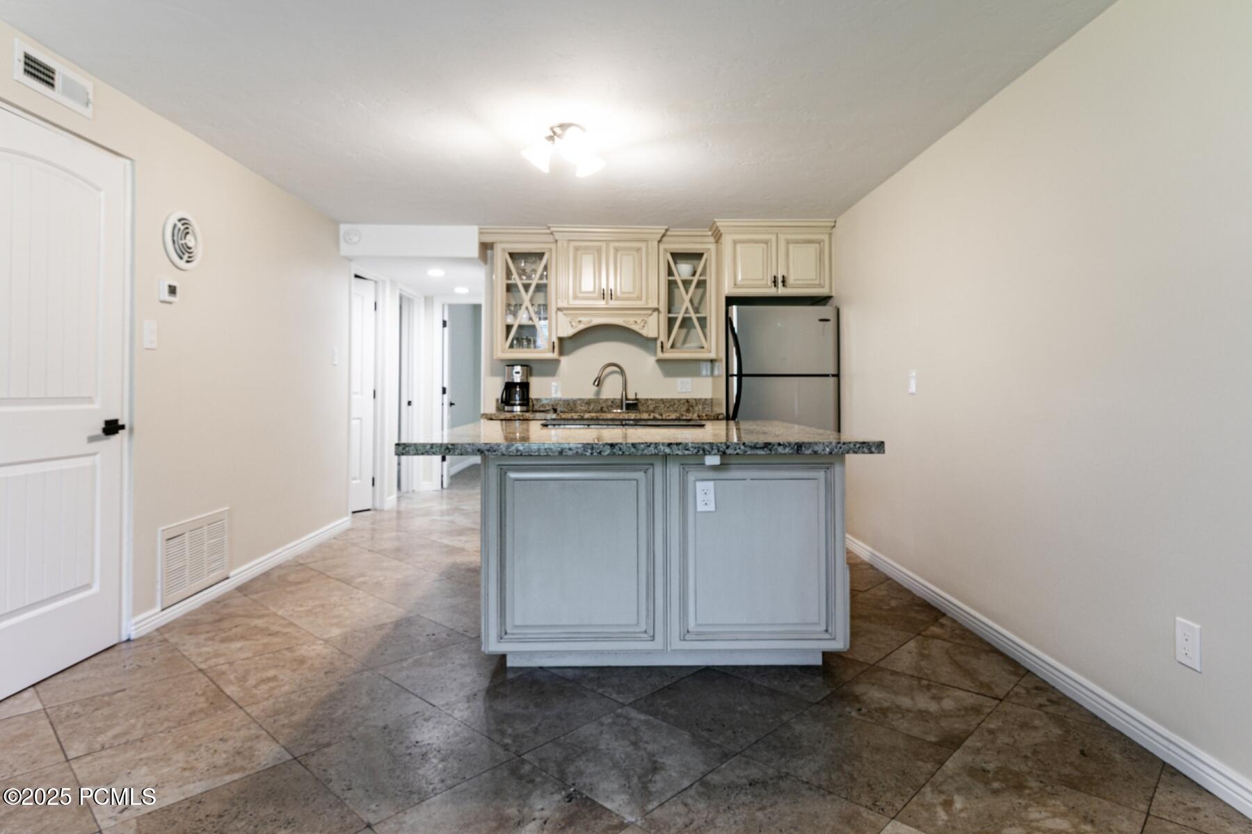 Park City, Utah 84060, United States, 2 Bedrooms Bedrooms, ,2 BathroomsBathrooms,Residential,Pending,158765