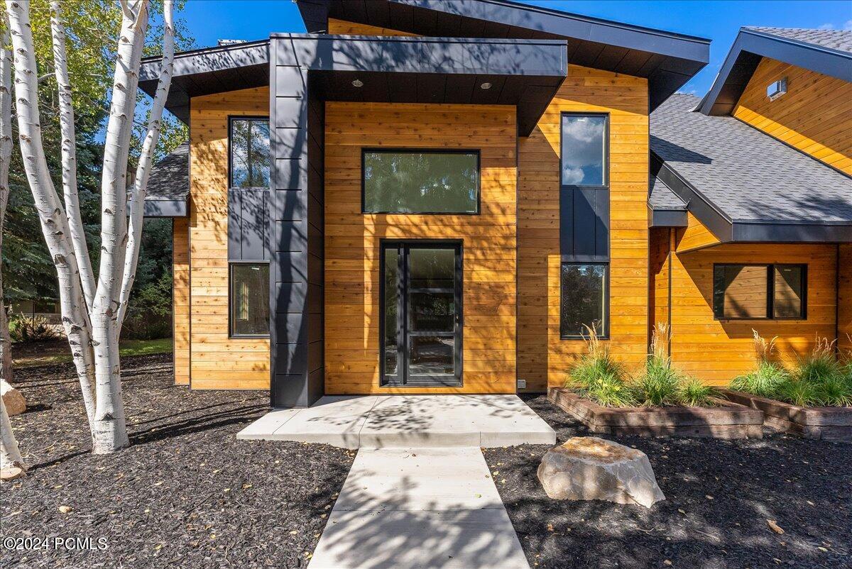 Park City, Utah 84060, United States, 4 Bedrooms Bedrooms, ,5 BathroomsBathrooms,Residential,Pending,52807