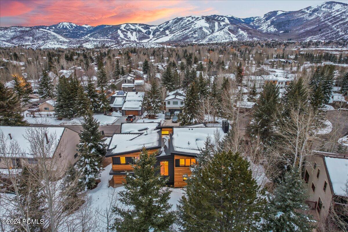 Park City, Utah 84060, United States, 4 Bedrooms Bedrooms, ,5 BathroomsBathrooms,Residential,Pending,52807