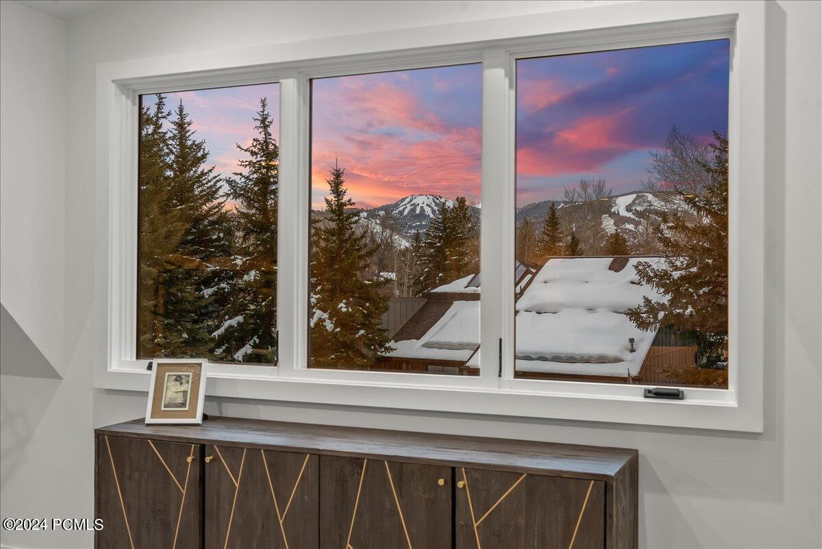 Park City, Utah 84060, United States, 4 Bedrooms Bedrooms, ,5 BathroomsBathrooms,Residential,Pending,52807
