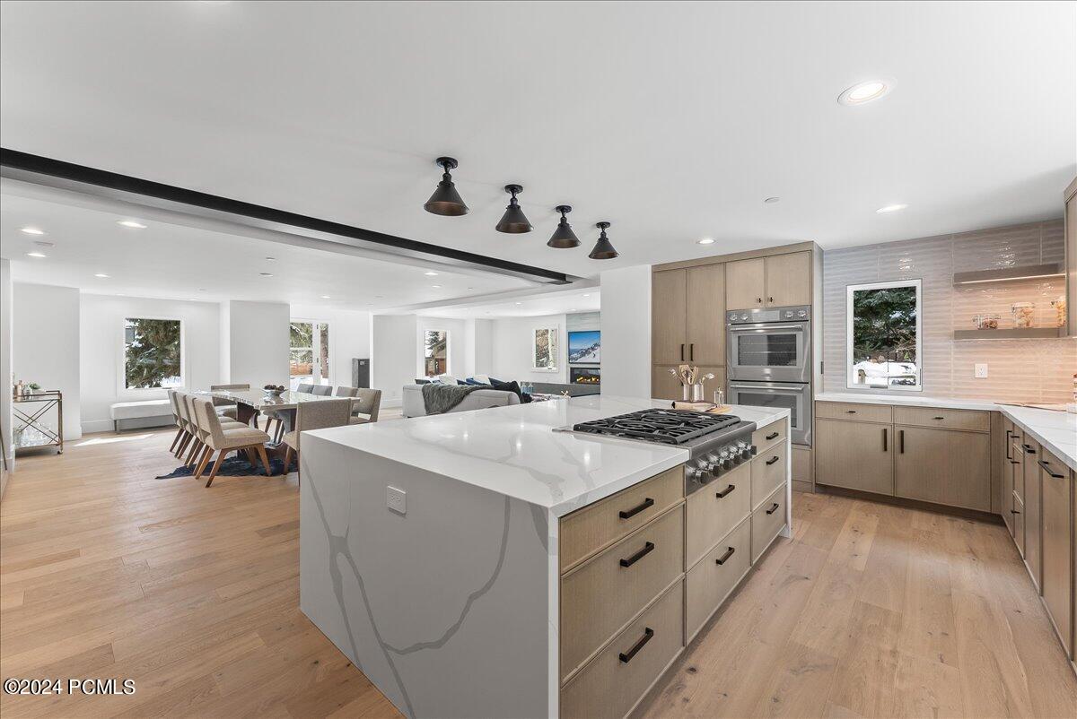 Park City, Utah 84060, United States, 4 Bedrooms Bedrooms, ,5 BathroomsBathrooms,Residential,Pending,52807