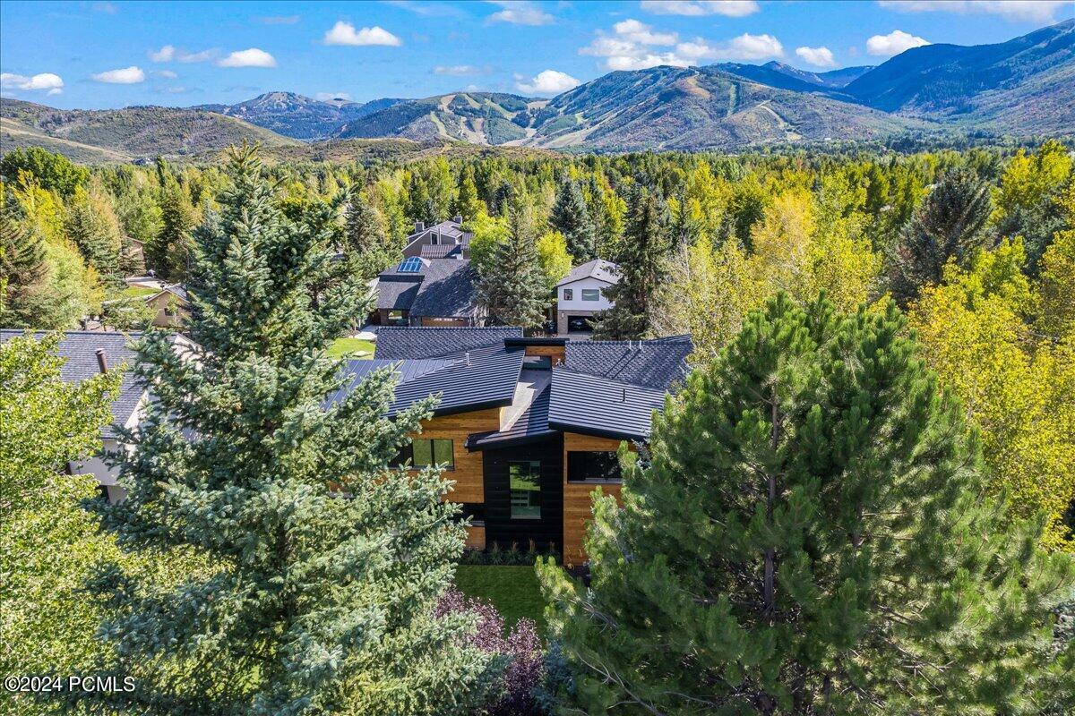 Park City, Utah 84060, United States, 4 Bedrooms Bedrooms, ,5 BathroomsBathrooms,Residential,Pending,52807