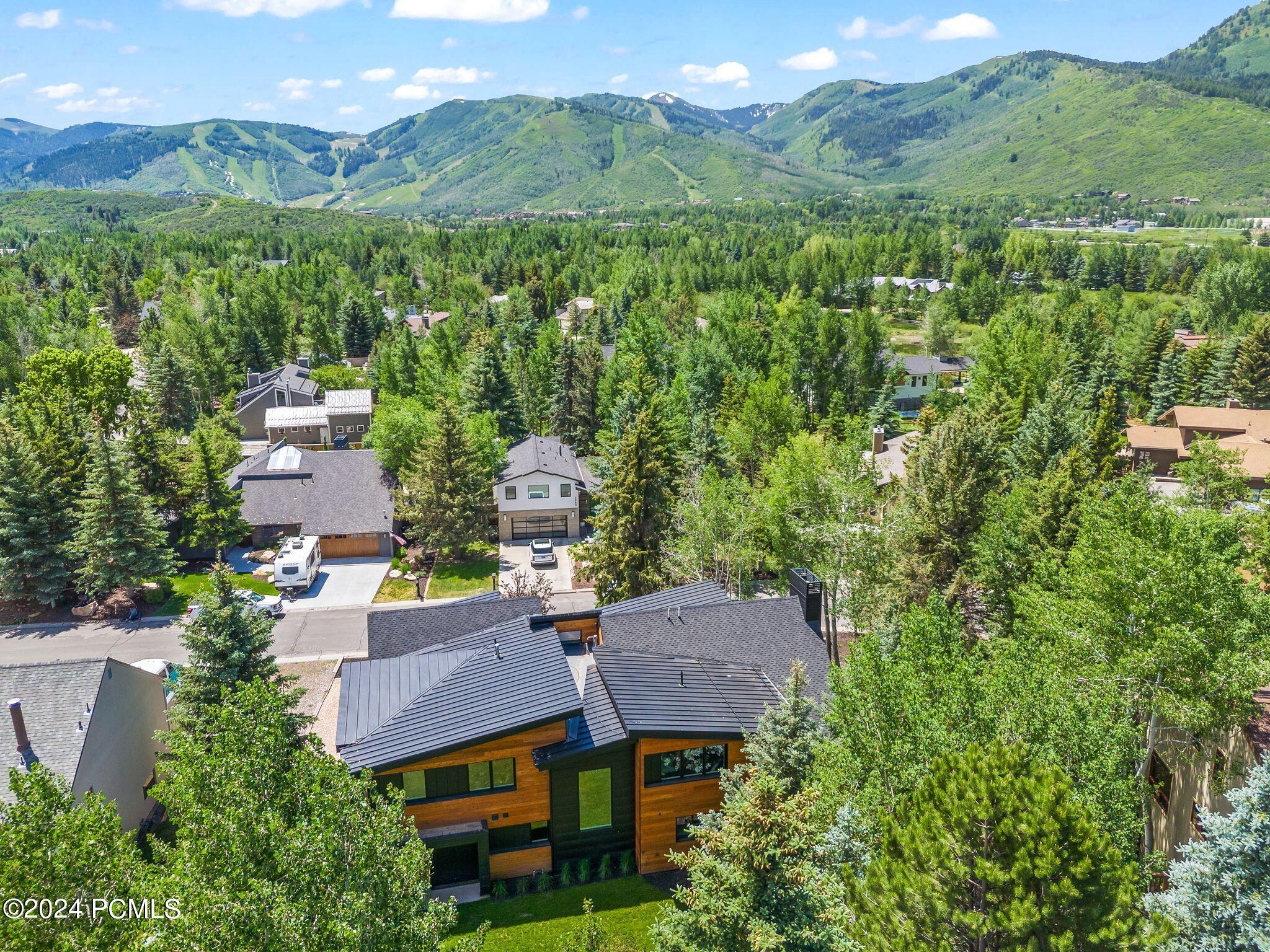 Park City, Utah 84060, United States, 4 Bedrooms Bedrooms, ,5 BathroomsBathrooms,Residential,Pending,52807