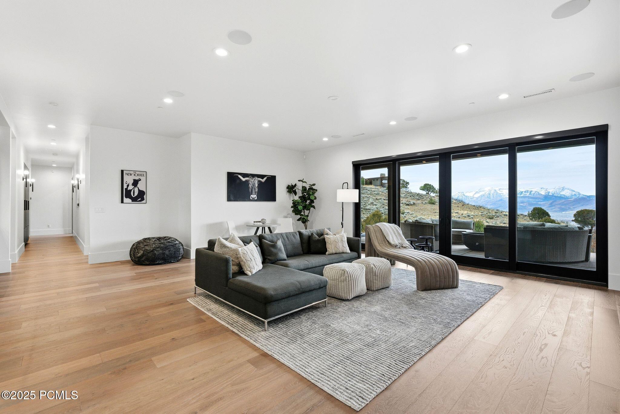 Heber City, Utah 84032, United States, 5 Bedrooms Bedrooms, ,7 BathroomsBathrooms,Residential,Active,250326