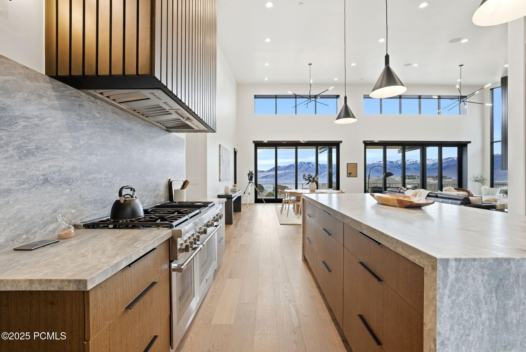 Heber City, Utah 84032, United States, 5 Bedrooms Bedrooms, ,7 BathroomsBathrooms,Residential,Active,250326