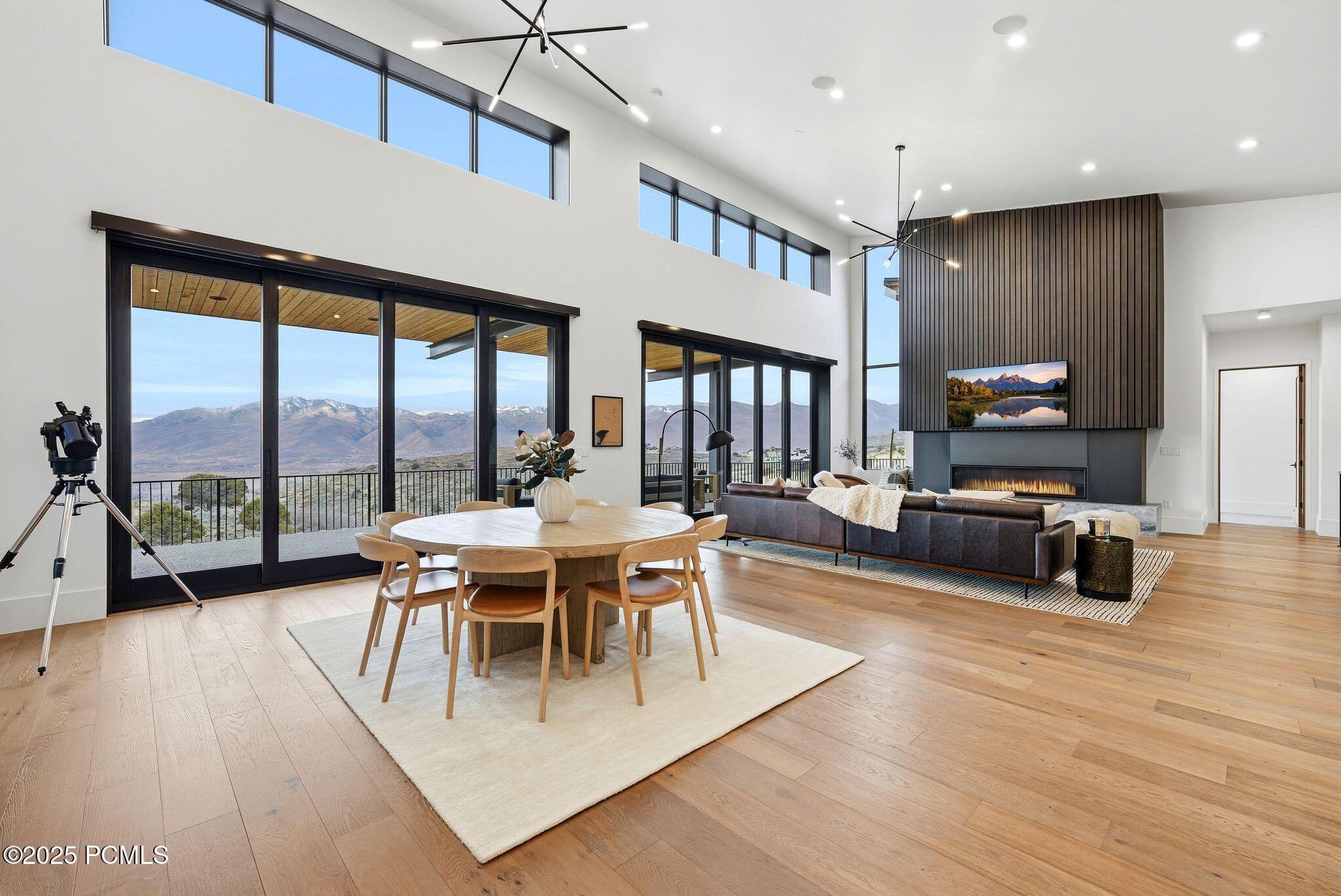 Heber City, Utah 84032, United States, 5 Bedrooms Bedrooms, ,7 BathroomsBathrooms,Residential,Active,250326