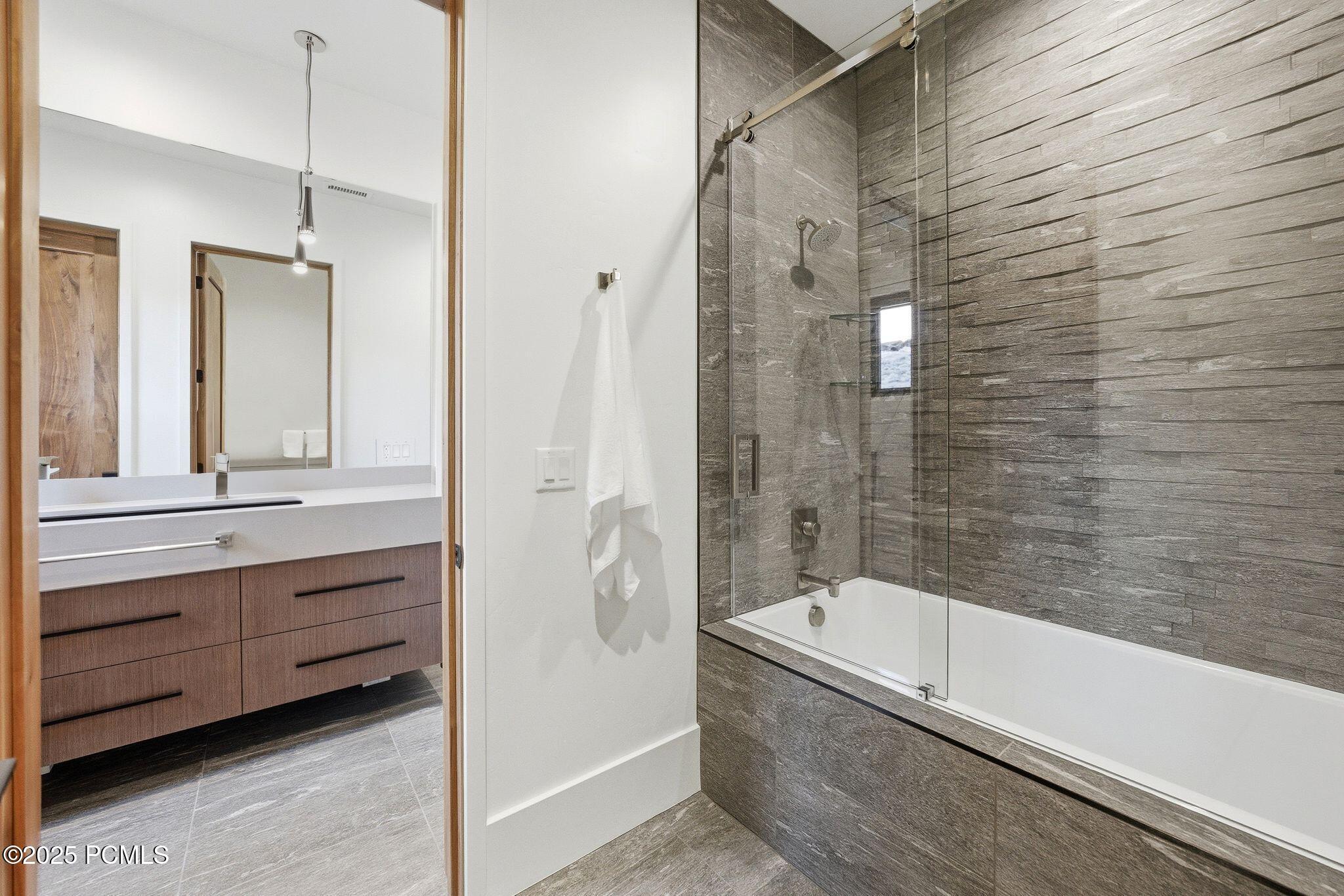 Heber City, Utah 84032, United States, 5 Bedrooms Bedrooms, ,7 BathroomsBathrooms,Residential,Active,250326