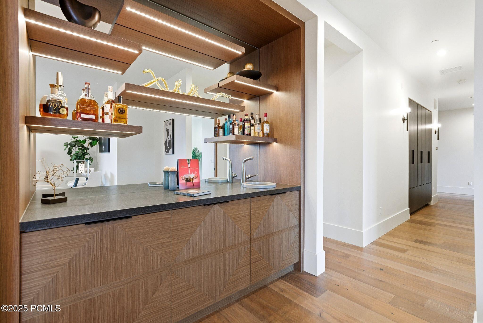 Heber City, Utah 84032, United States, 5 Bedrooms Bedrooms, ,7 BathroomsBathrooms,Residential,Active,250326