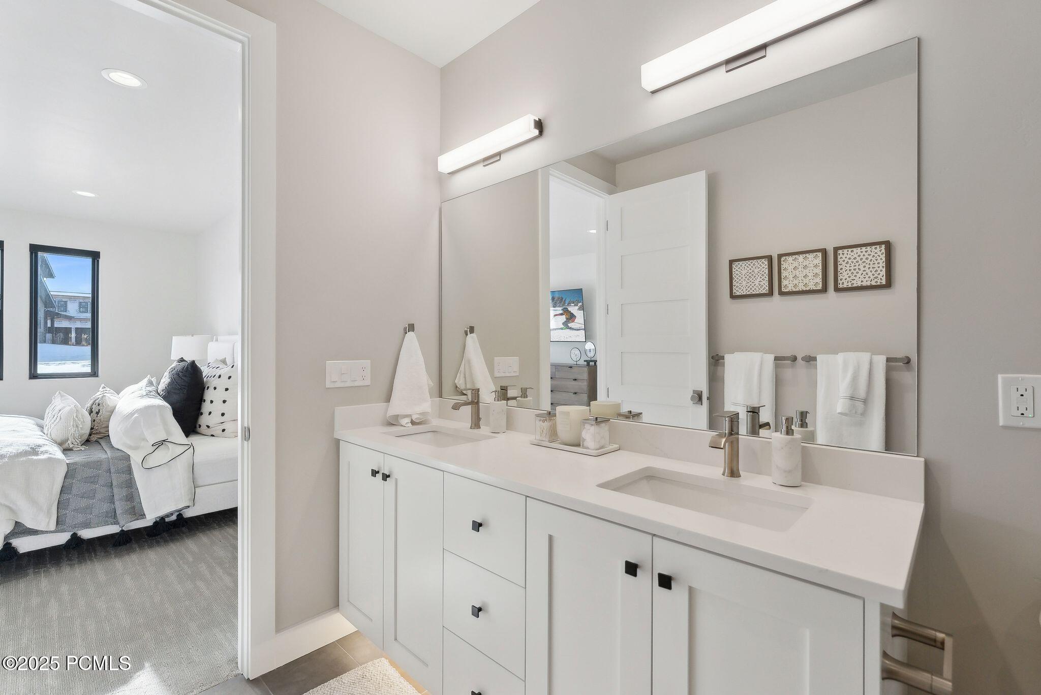 Heber City, Utah 84032, United States, 4 Bedrooms Bedrooms, ,4 BathroomsBathrooms,Residential,Pending,227418