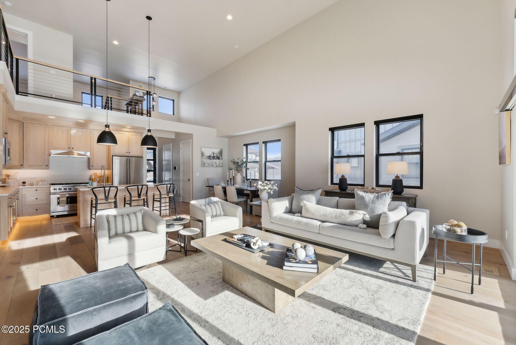 Heber City, Utah 84032, United States, 4 Bedrooms Bedrooms, ,4 BathroomsBathrooms,Residential,Pending,227418