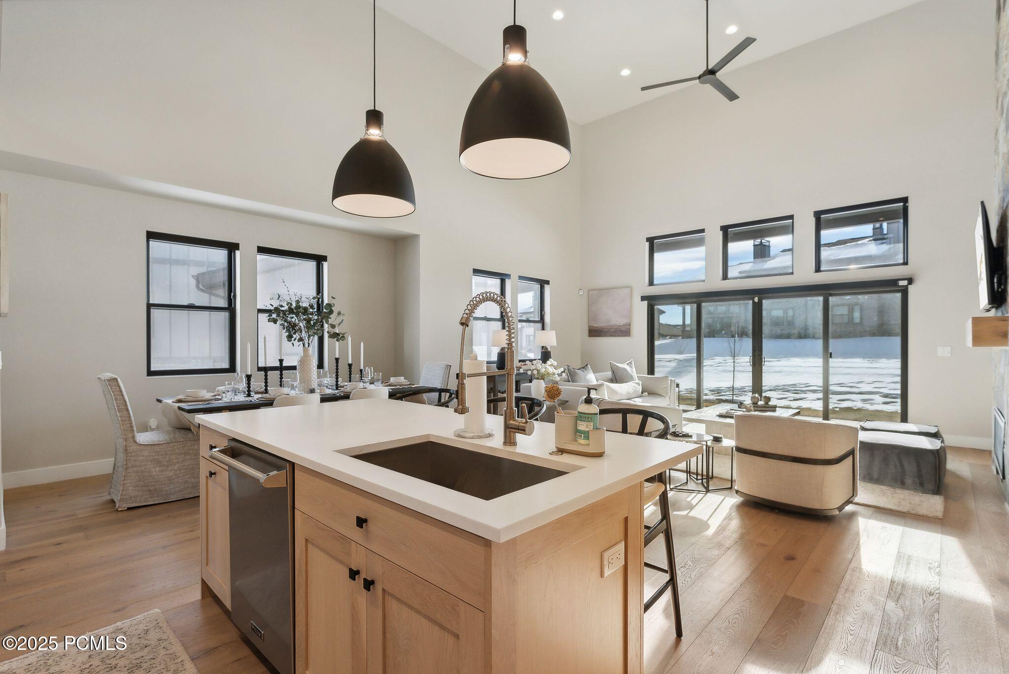 Heber City, Utah 84032, United States, 4 Bedrooms Bedrooms, ,4 BathroomsBathrooms,Residential,Pending,227418