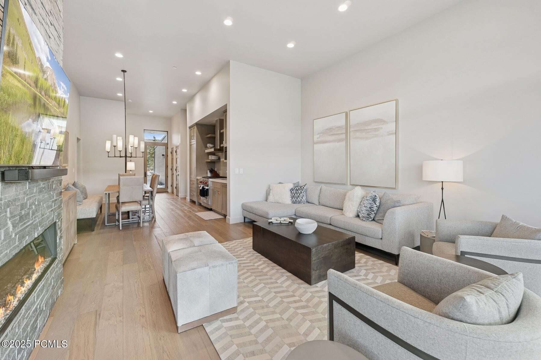 Park City, Utah 84098, United States, 2 Bedrooms Bedrooms, ,3 BathroomsBathrooms,Residential,Active,243851