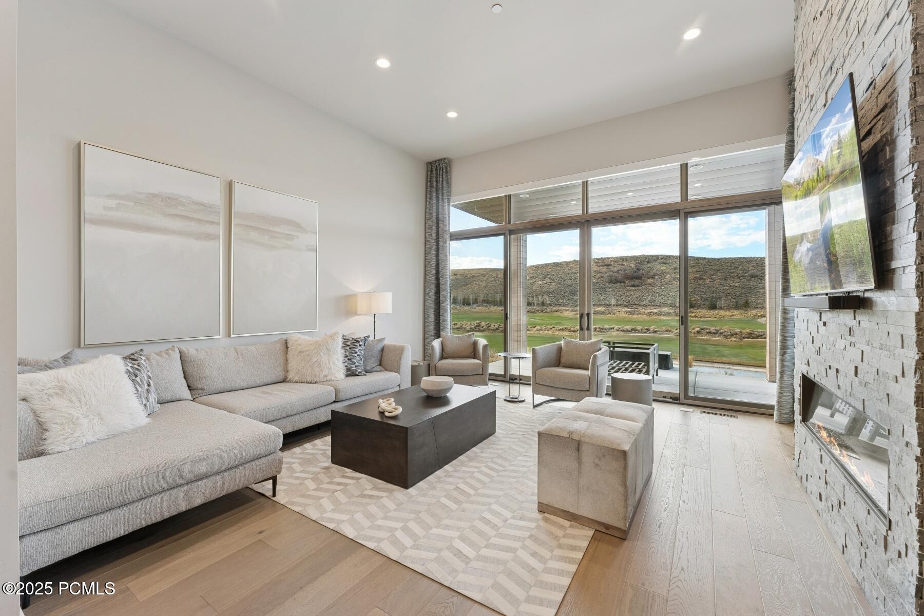 Park City, Utah 84098, United States, 2 Bedrooms Bedrooms, ,3 BathroomsBathrooms,Residential,Active,243851