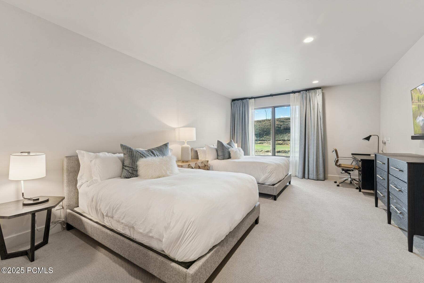 Park City, Utah 84098, United States, 2 Bedrooms Bedrooms, ,3 BathroomsBathrooms,Residential,Active,243851