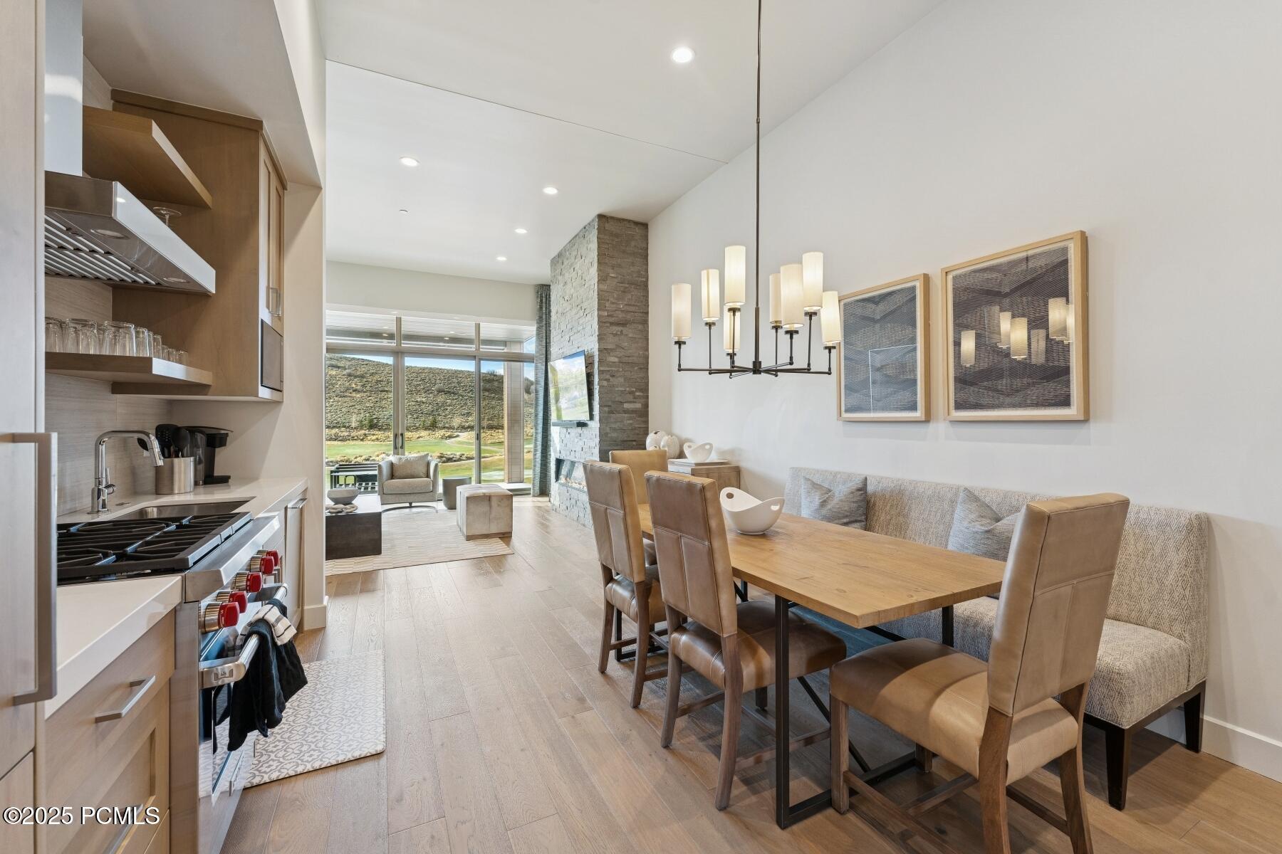 Park City, Utah 84098, United States, 2 Bedrooms Bedrooms, ,3 BathroomsBathrooms,Residential,Active,243851