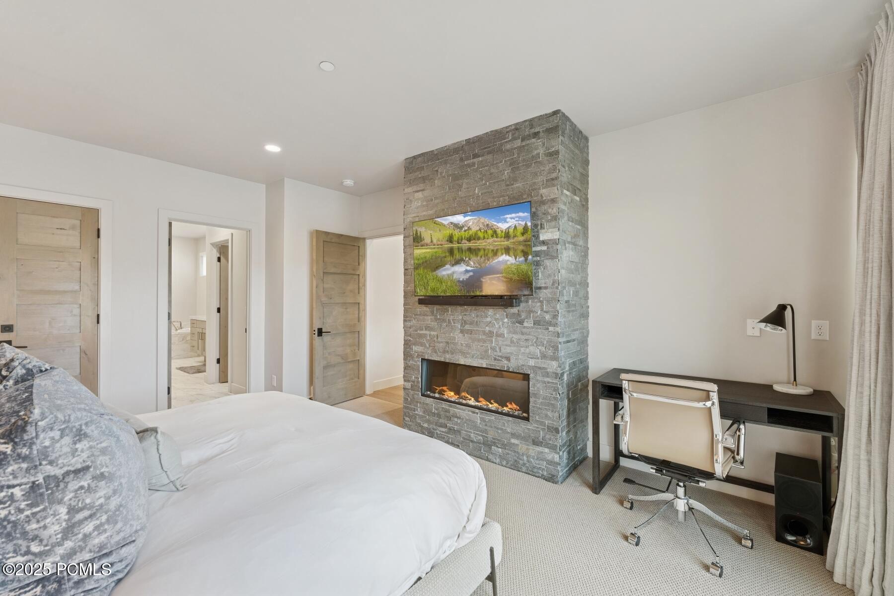 Park City, Utah 84098, United States, 2 Bedrooms Bedrooms, ,3 BathroomsBathrooms,Residential,Active,243851