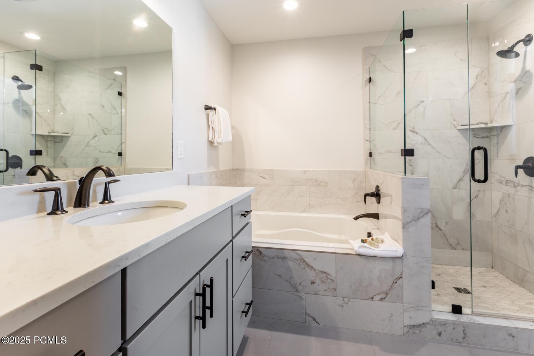 Hideout, Utah 84036, United States, 4 Bedrooms Bedrooms, ,4 BathroomsBathrooms,Residential,Active,19379