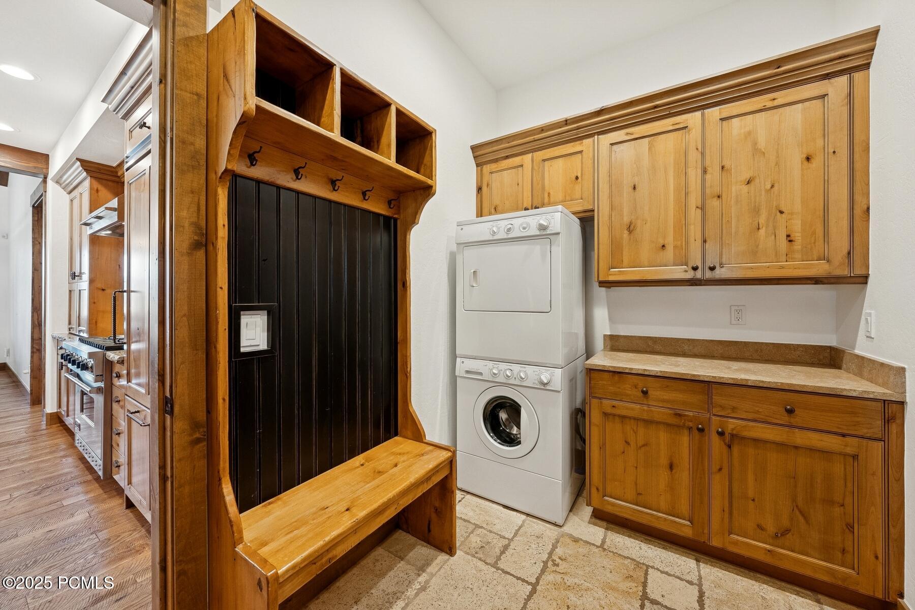 Park City, Utah 84098, United States, 3 Bedrooms Bedrooms, ,4 BathroomsBathrooms,Residential,Pending,230941