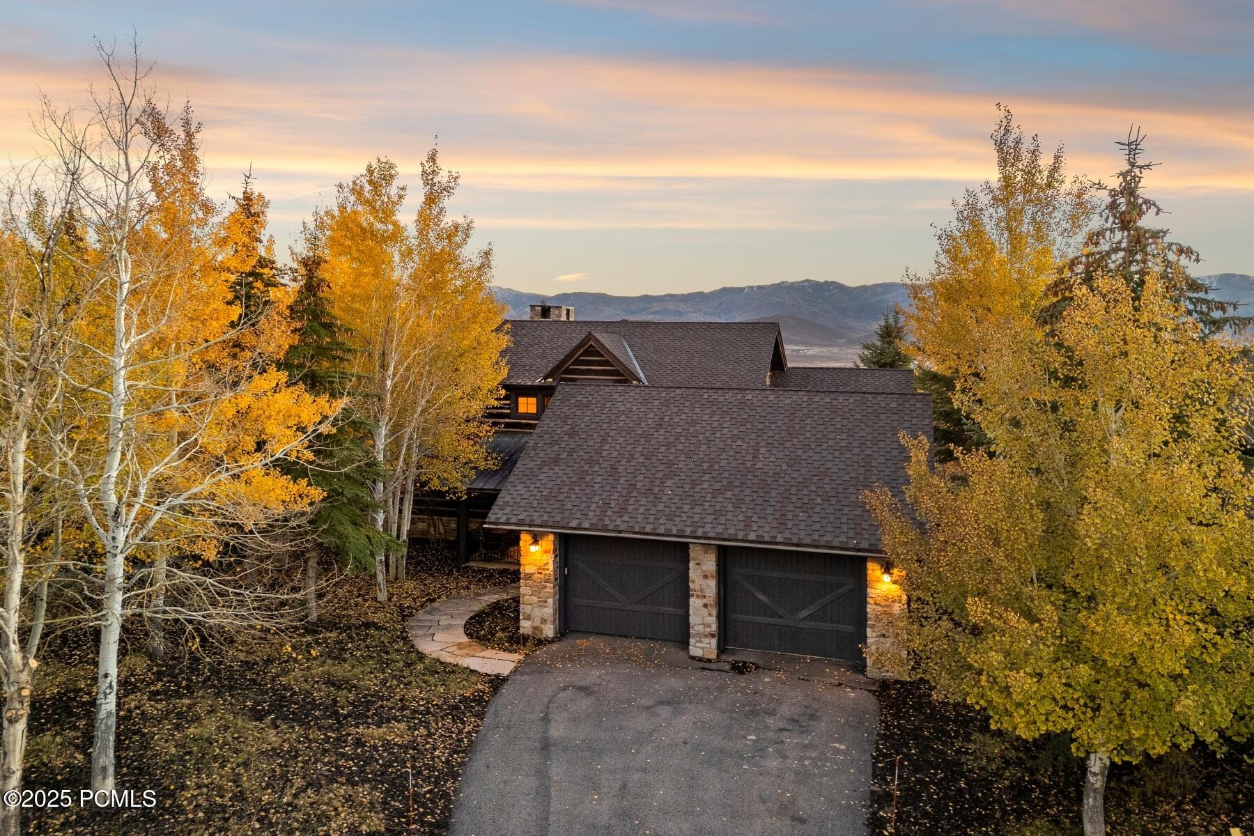 Park City, Utah 84098, United States, 3 Bedrooms Bedrooms, ,4 BathroomsBathrooms,Residential,Pending,230941