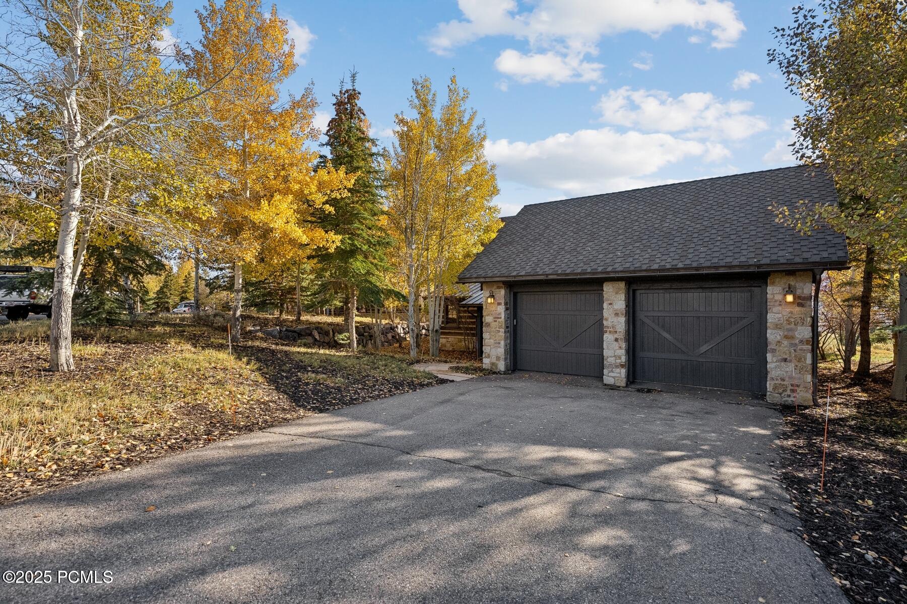 Park City, Utah 84098, United States, 3 Bedrooms Bedrooms, ,4 BathroomsBathrooms,Residential,Pending,230941