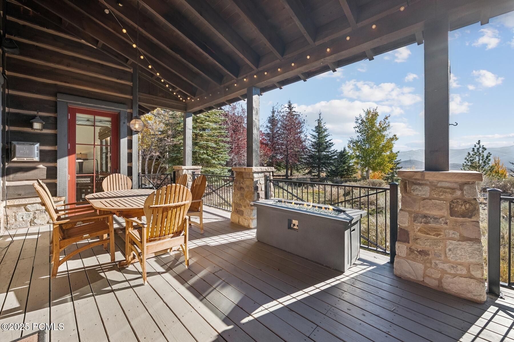 Park City, Utah 84098, United States, 3 Bedrooms Bedrooms, ,4 BathroomsBathrooms,Residential,Pending,230941